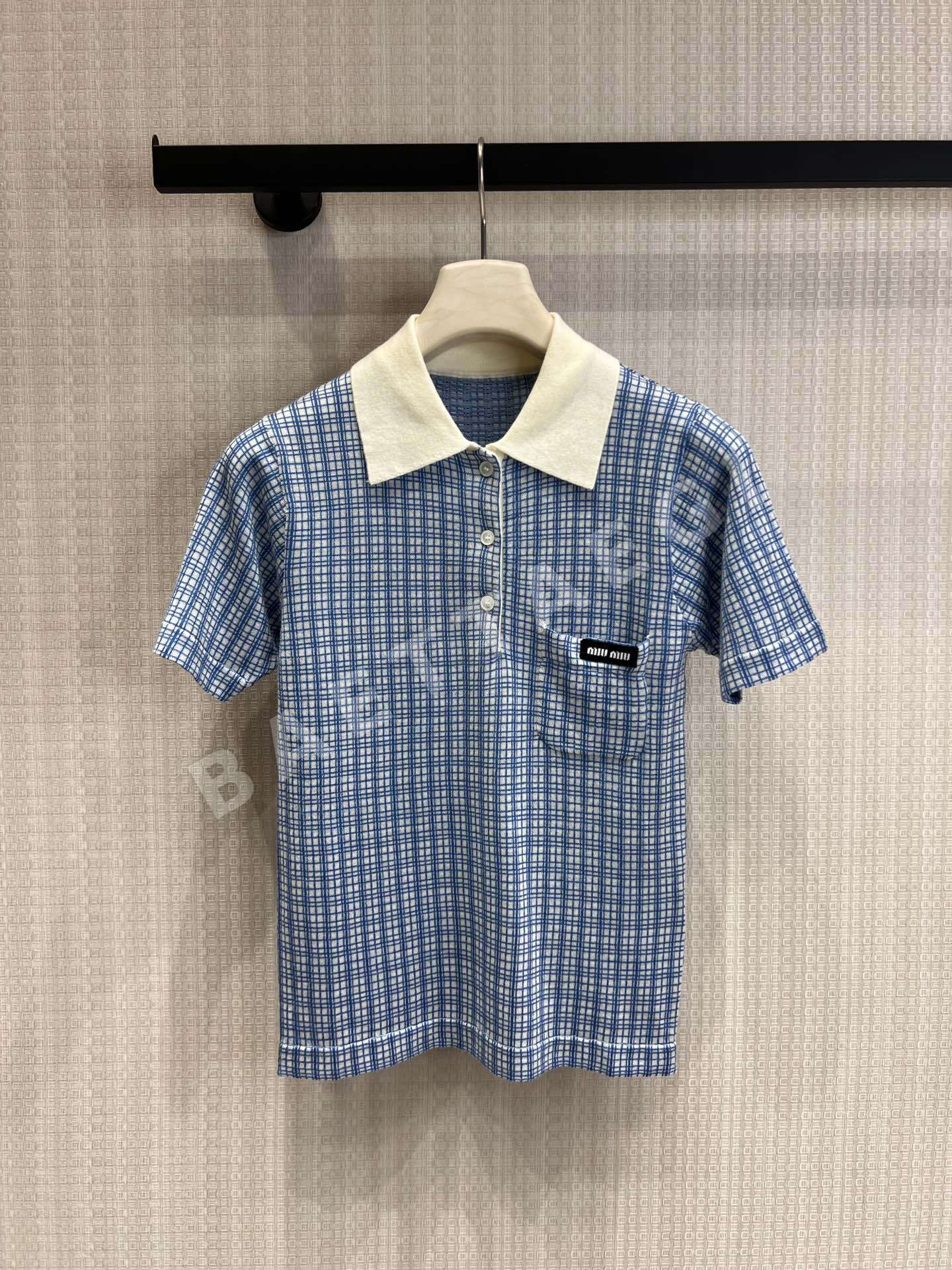 미우미우 여성 반팔 97300