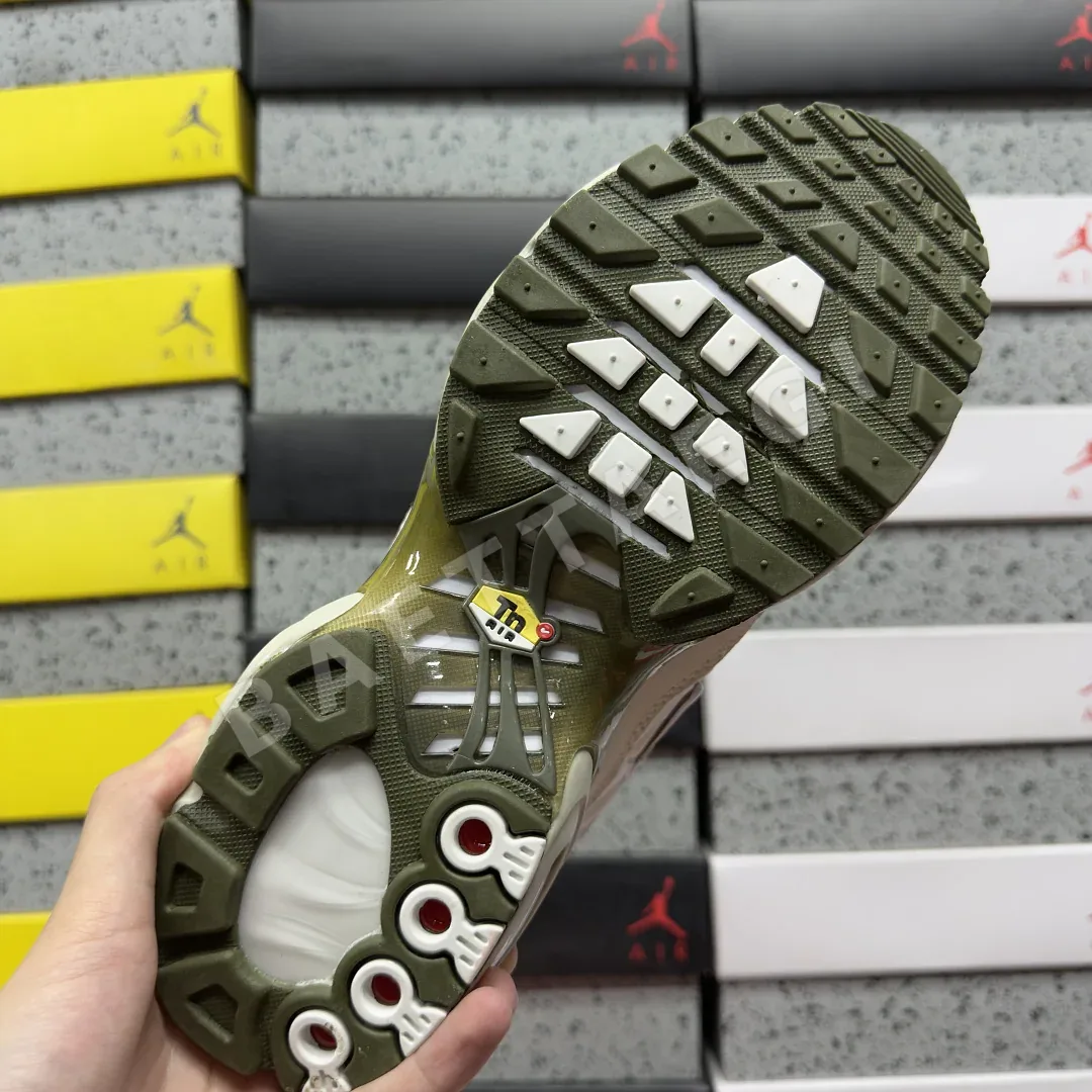 나이키 [BD] 에어 맥스 플러스 팬텀 FB9722-001 201871 Nike Air Max Plus Phantom Cargo Khaki 상세 이미지 2