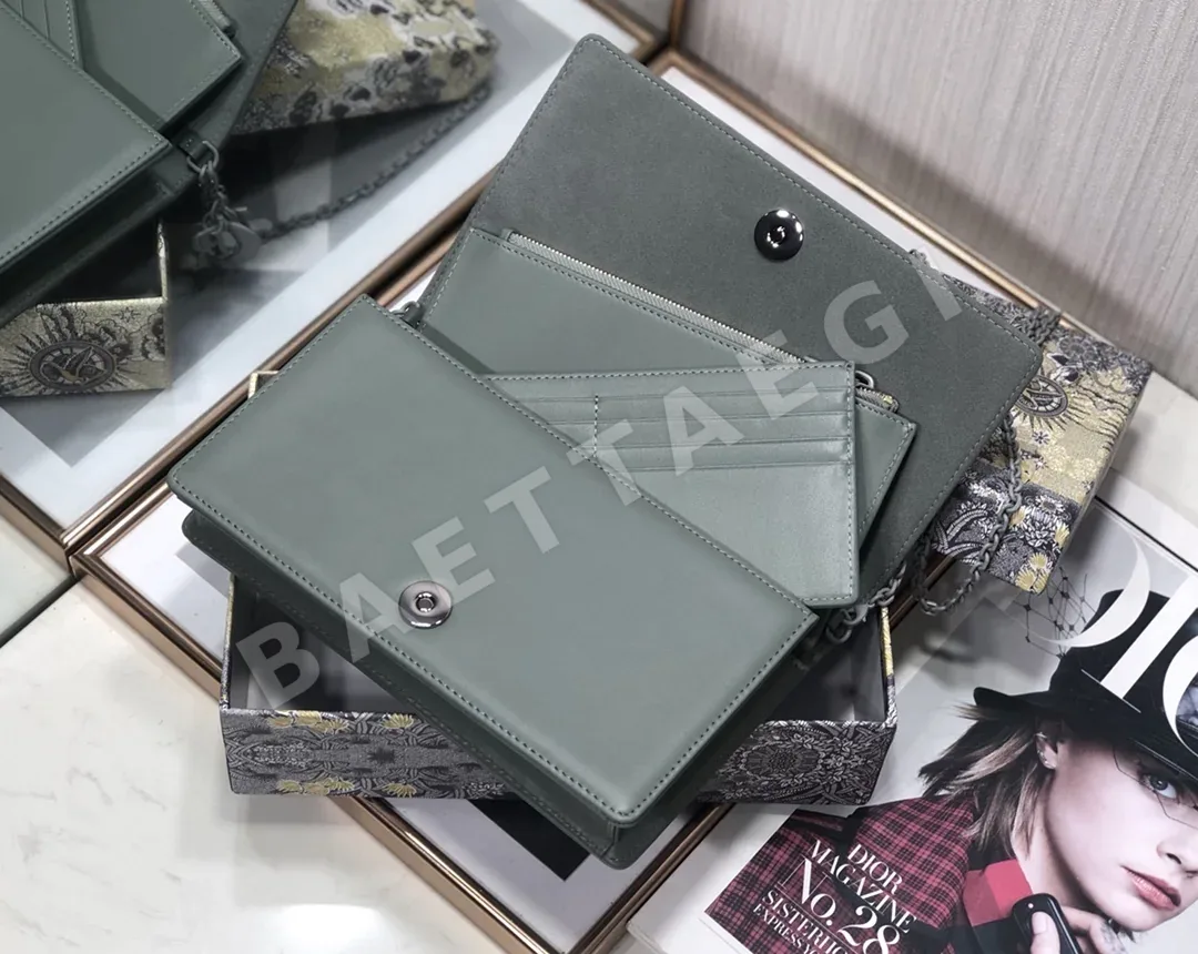 디올 레이디 카나쥬 카프스킨 클러치 상세 이미지 8