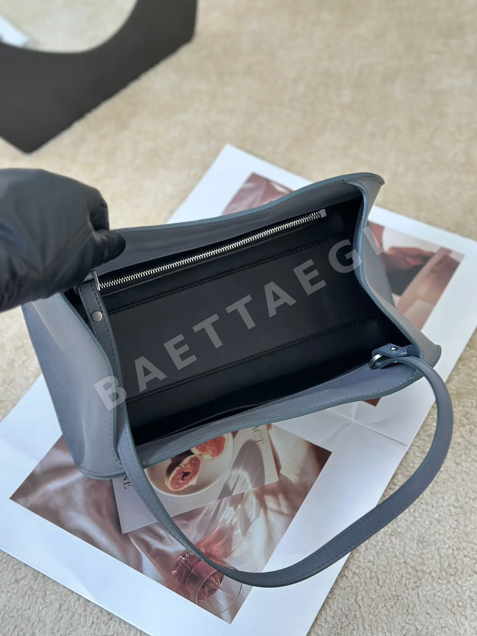 더로우 페기 클러치 가방 상세 이미지 9