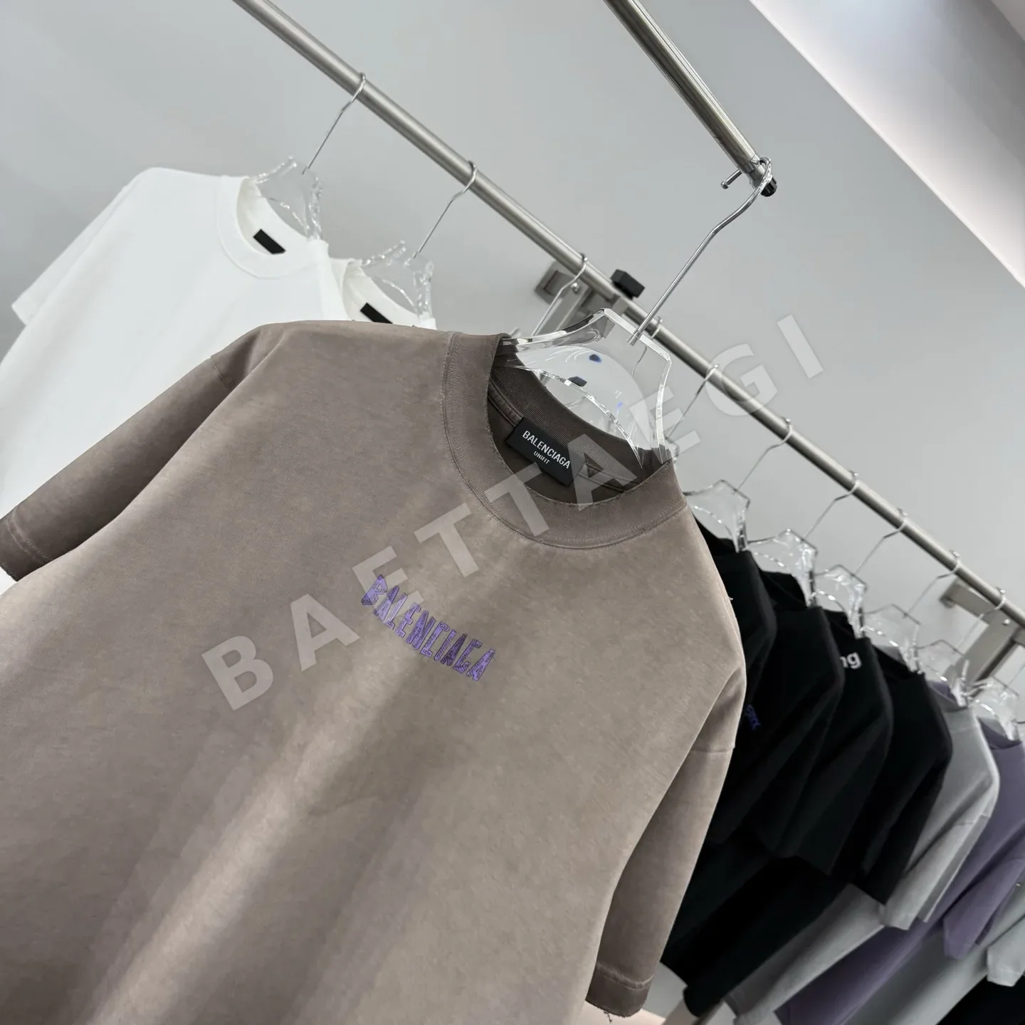 발렌시아가 남여공용 반팔 상세 이미지 3