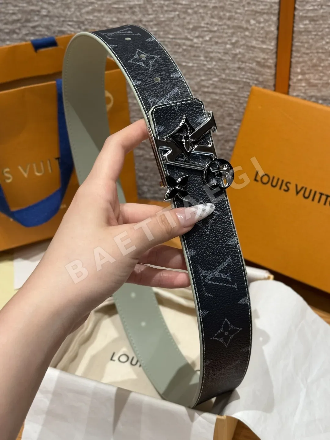 루이비통 이니셜 리버시블 40mm 소가죽 벨트 상세 이미지 4