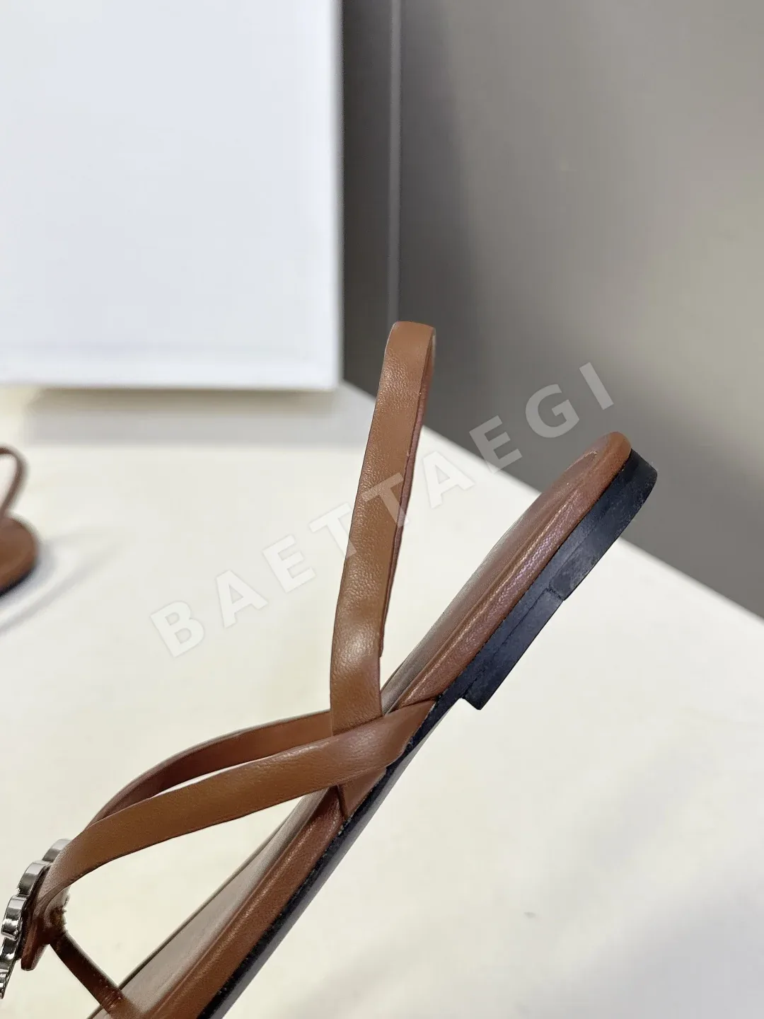 셀린느 개선문 메탈 버클 비치 샌들 상세 이미지 8