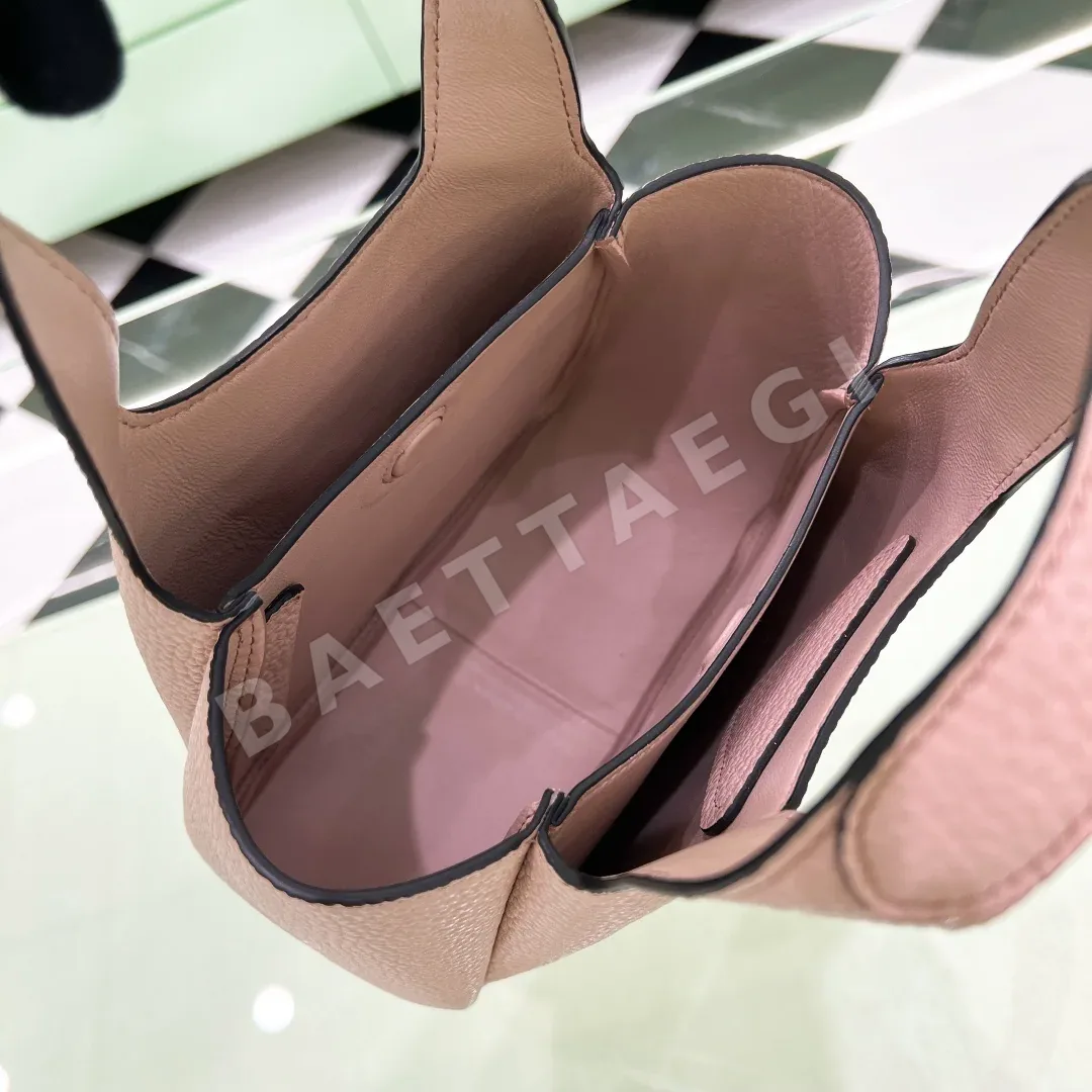 프라다 페블드 카프스킨 더블 핸들 토트백 1BA349 상세 이미지 8