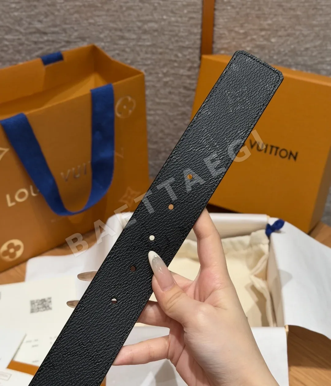 루이비통 이니셜 모노그램 미드나이트 40mm 리버시블 벨트 상세 이미지 8