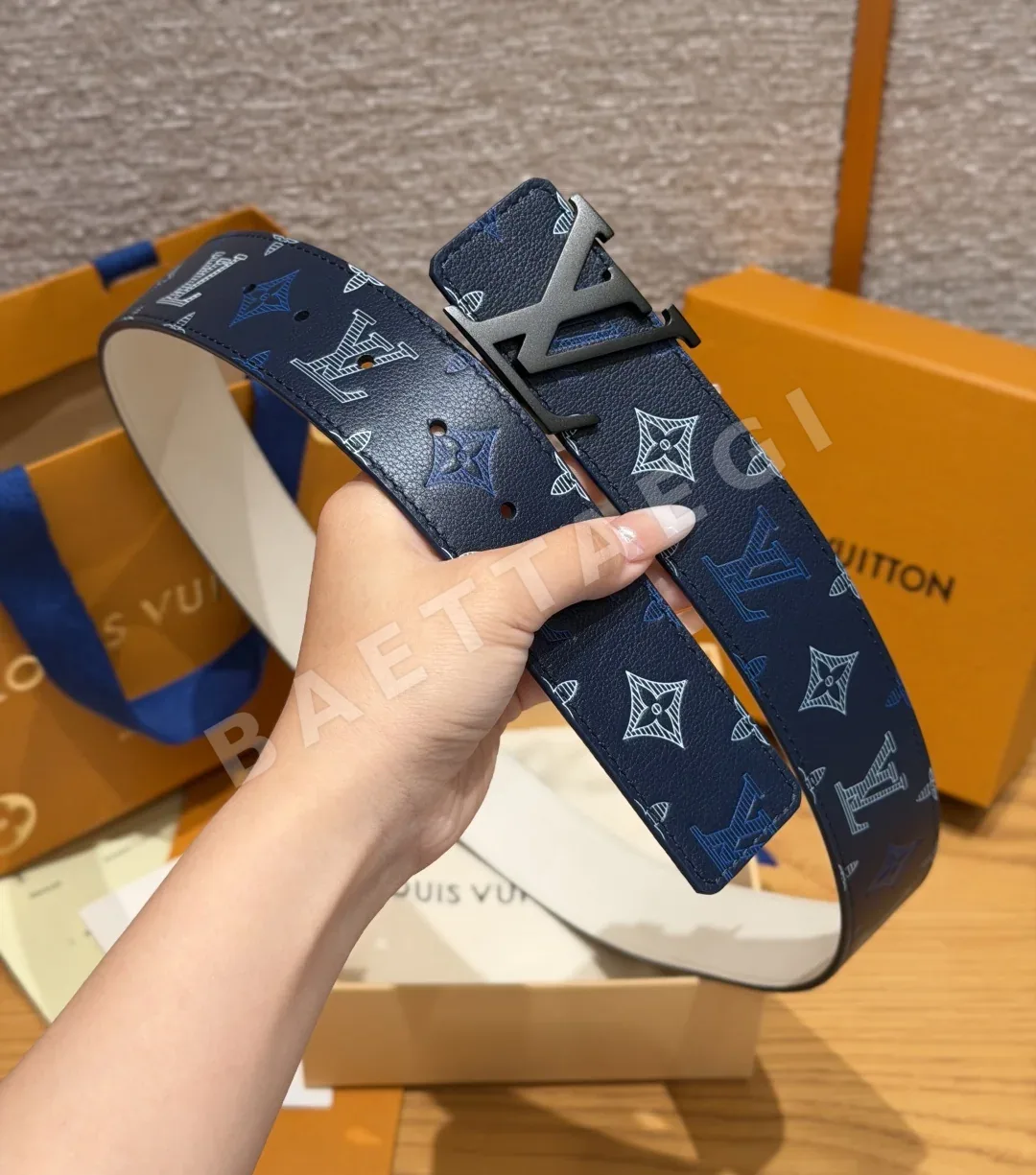 루이비통 남성용 리버시블 40mm 가죽 벨트 상세 이미지 3