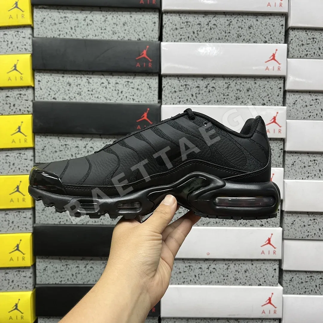 나이키 [DF] 에어 맥스 플러스 AJ2029-001 201706 Nike Air Max Plus Triple Black Leather 상세 이미지 7