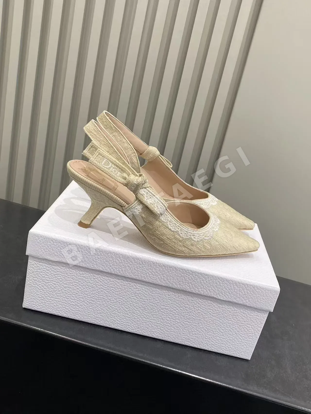 디올 보타이 키튼힐 샌들 95734