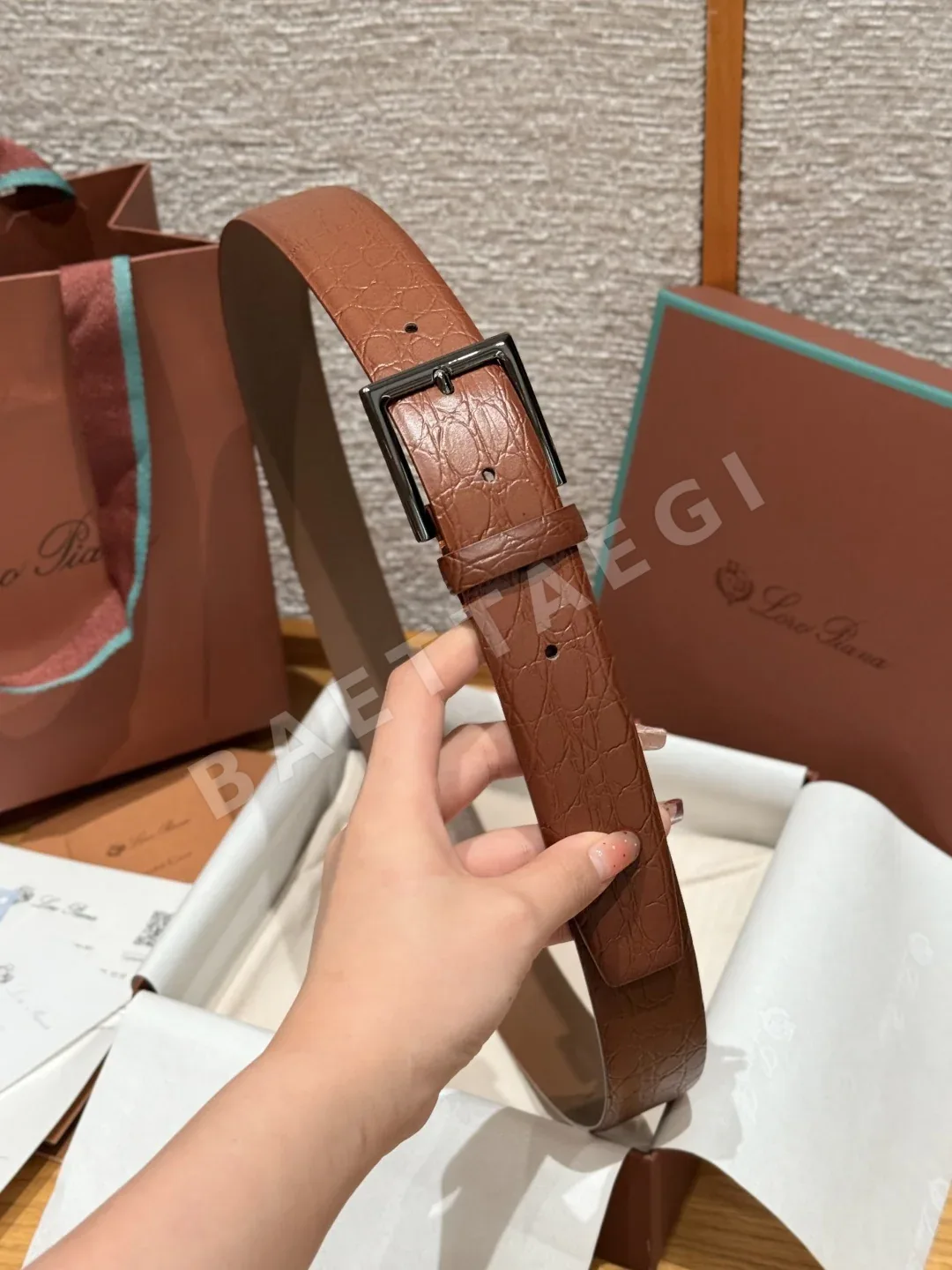 로로피아나 악어무늬 가죽 벨트 상세 이미지 4