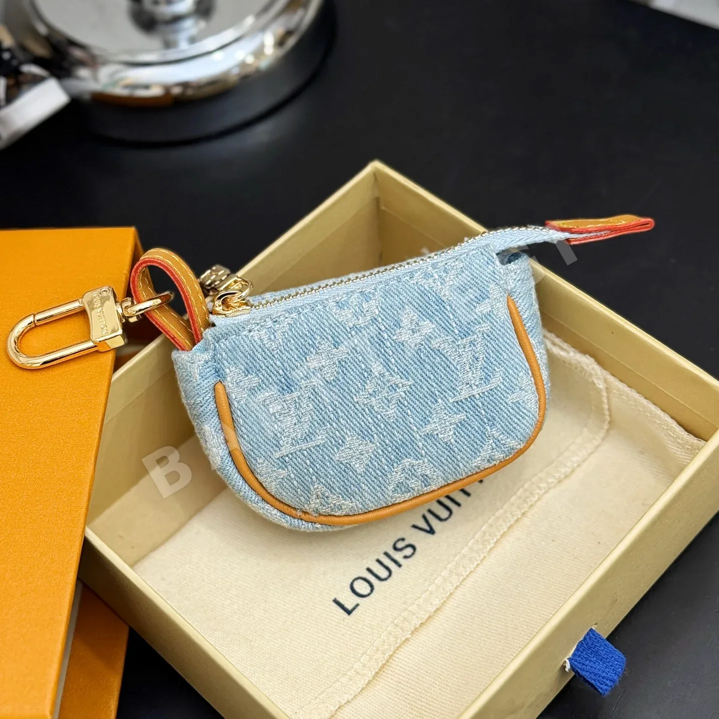 루이비통 LV xTM 마이크로 포셰트 키링 상세 이미지 2
