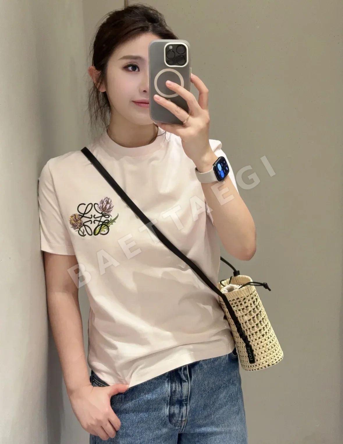 로에베 자수 플라워 반팔 티셔츠 상세 이미지 3