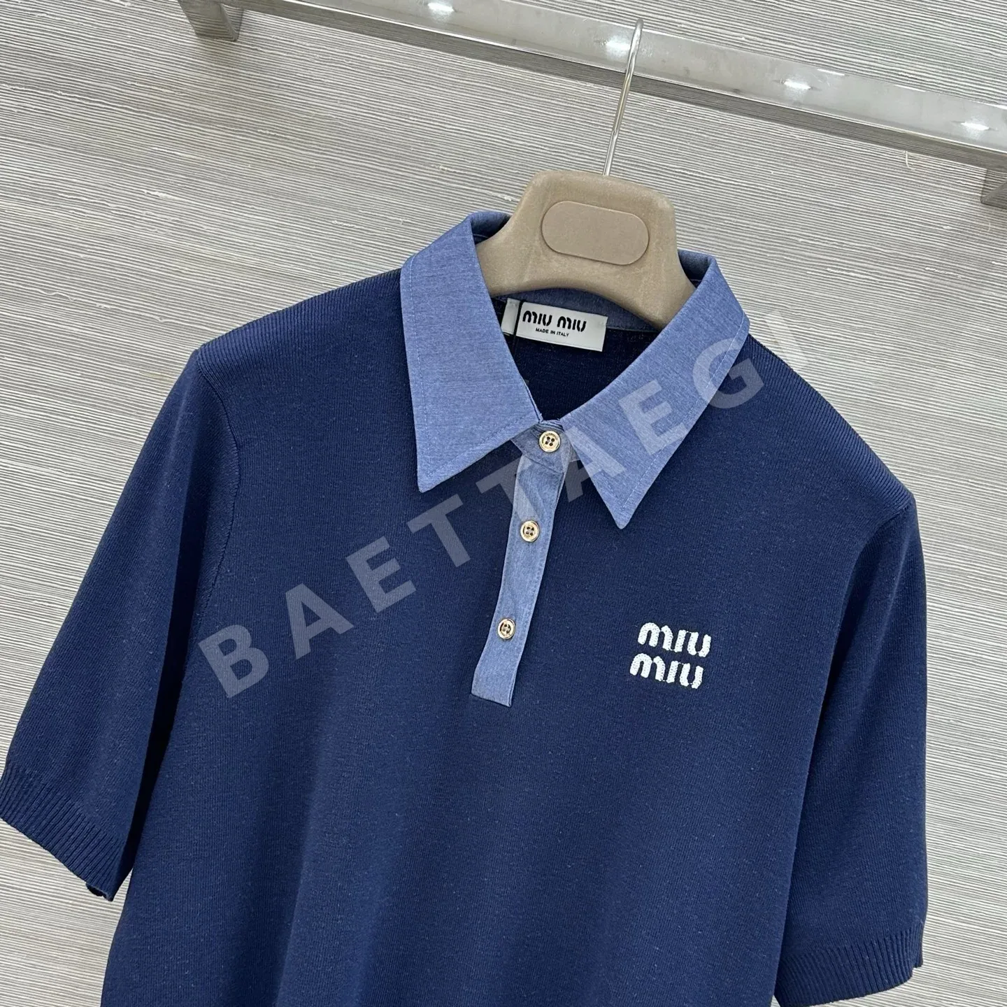 미우미우 자수 패치워크 오버핏 카라 반팔 니트 티셔츠 상세 이미지 2