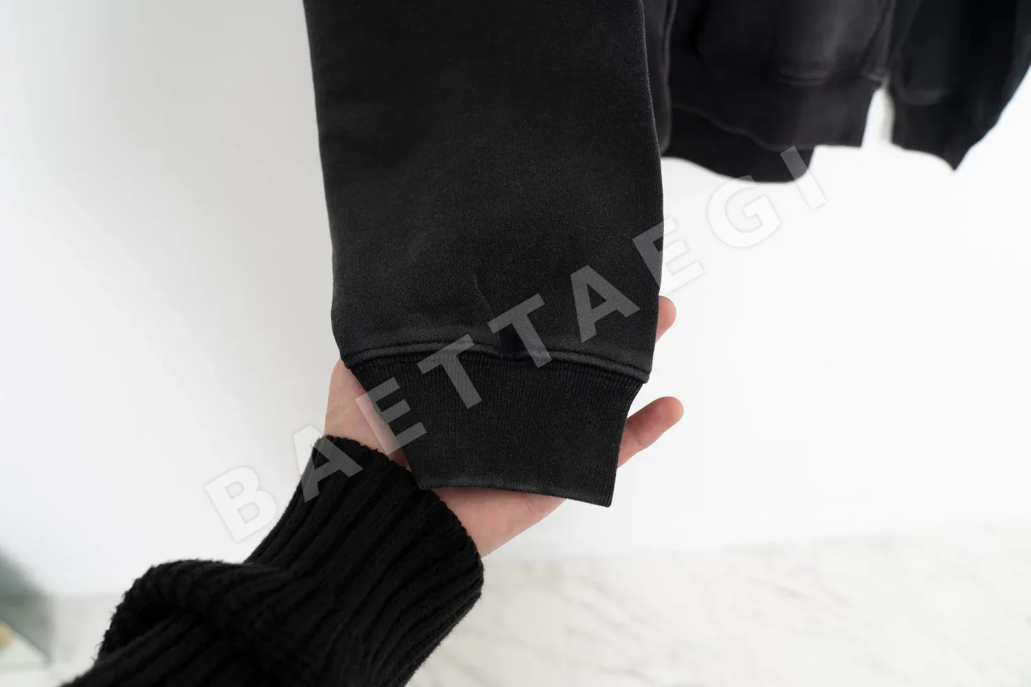 발렌시아가 로고 프린트 후드 남성용 상세 이미지 7