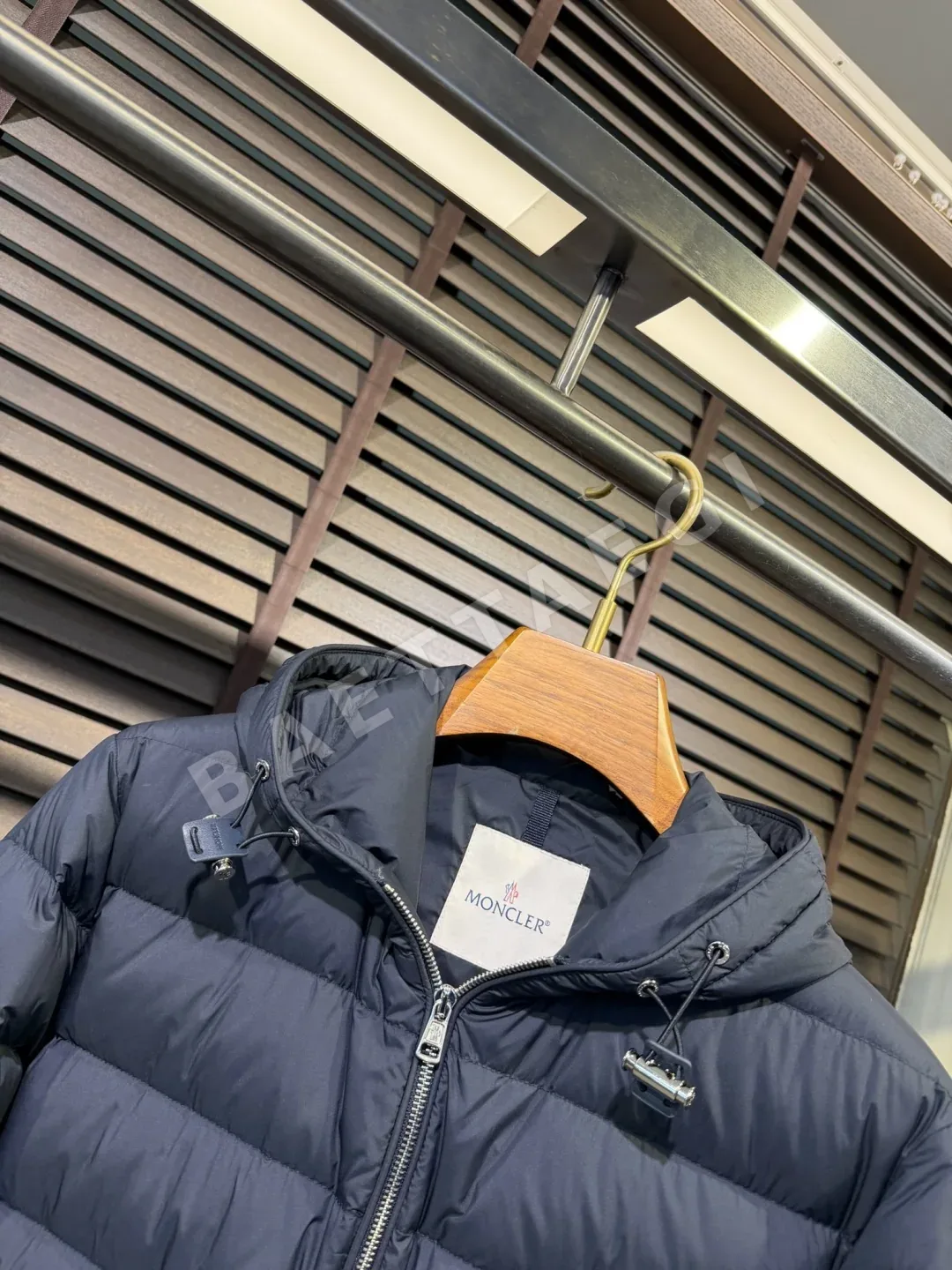 몽클레르(Moncler) 세스트리에 후드 쇼트 다운 재킷 M99805 상세 이미지 4