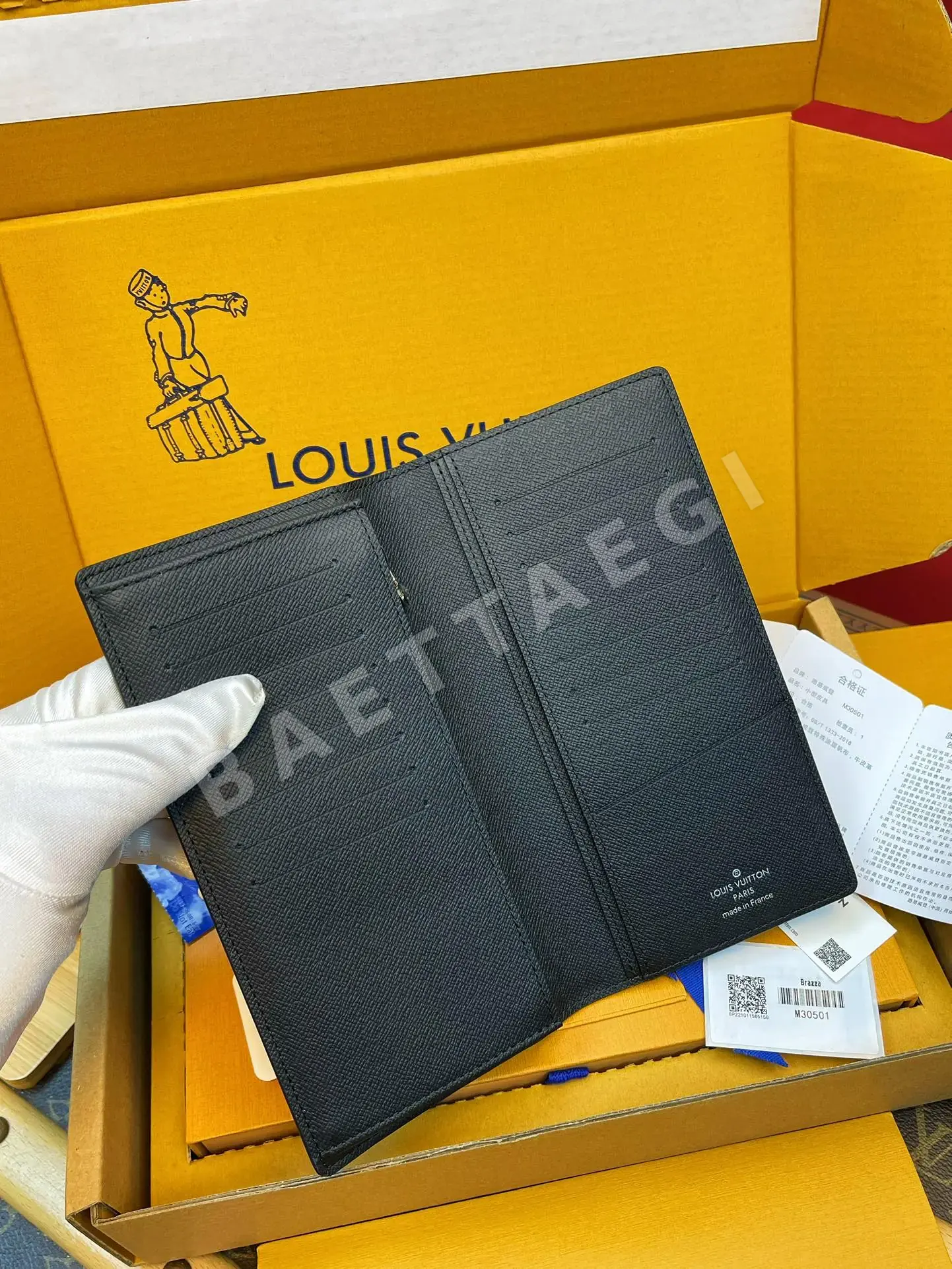 루이비통 브라짜 타이가 가죽 지갑 상세 이미지 5