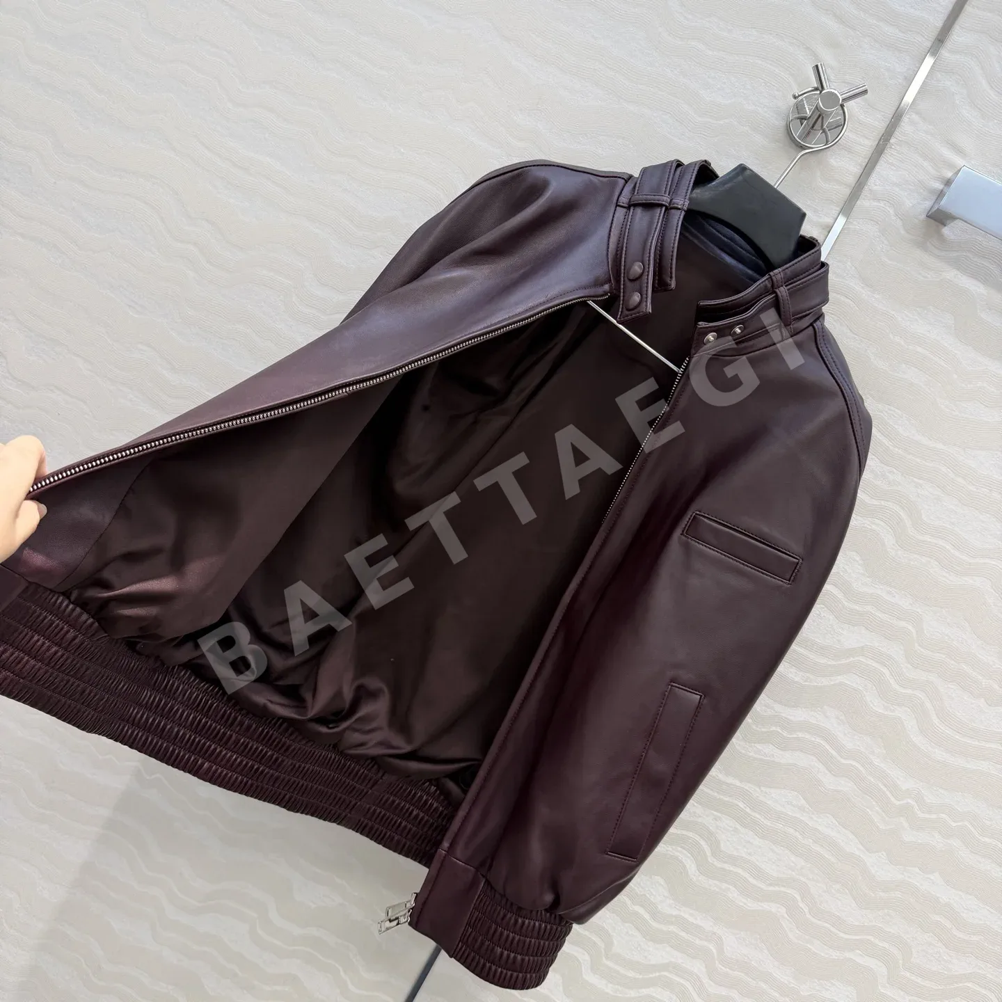 프라다 램스킨 케이프 여성 자켓 상세 이미지 5