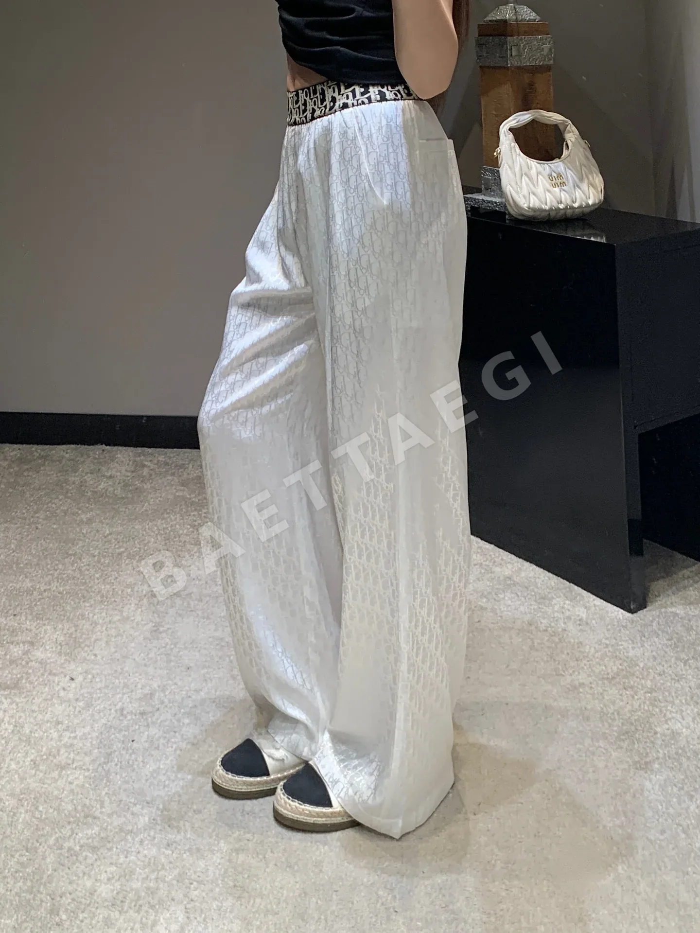 디올 오블리크 모노그램 와이드 레그 여성 바지 상세 이미지 8