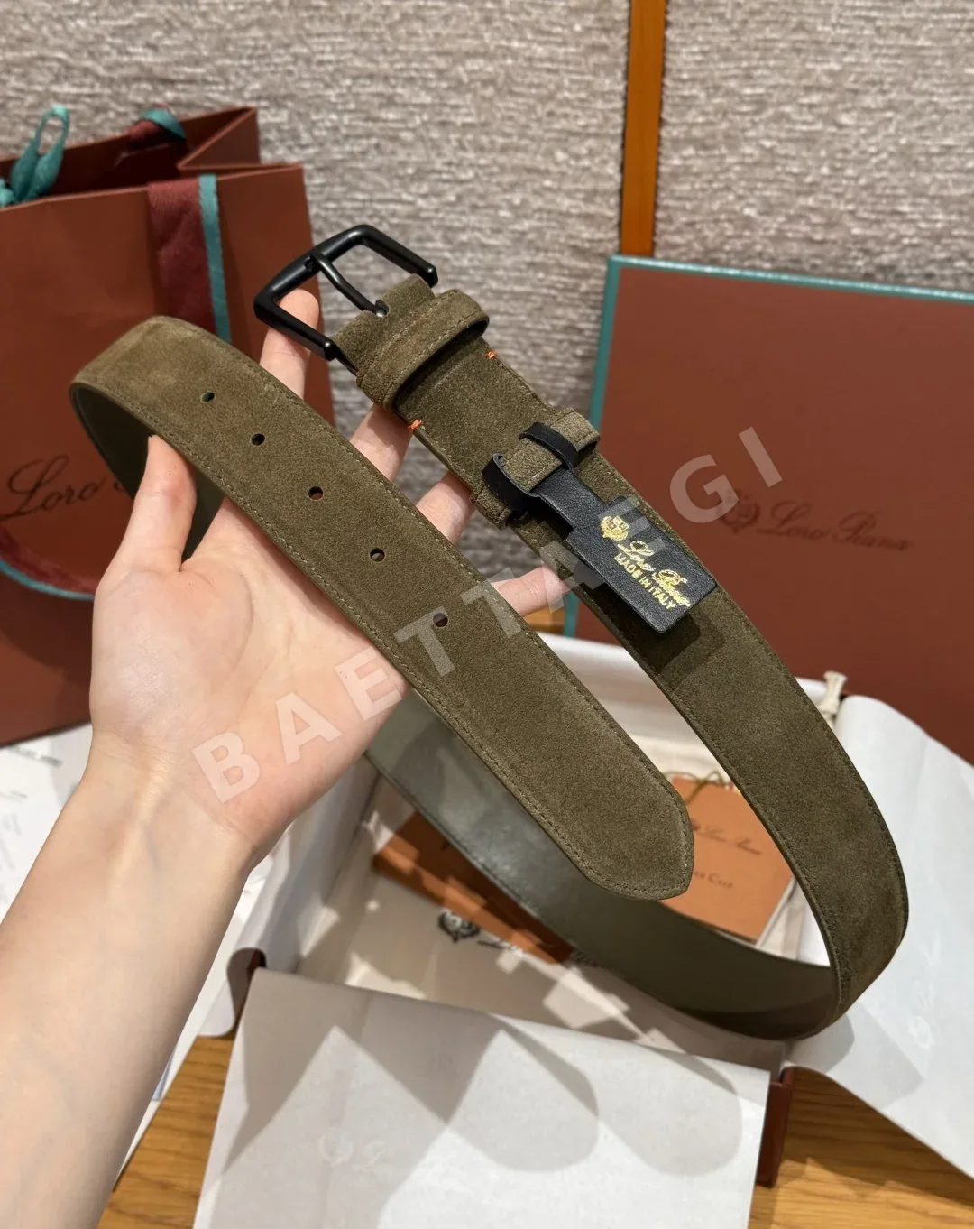 로로피아나 알사벨 송아지가죽 스웨이드 남성용 벨트 상세 이미지 8