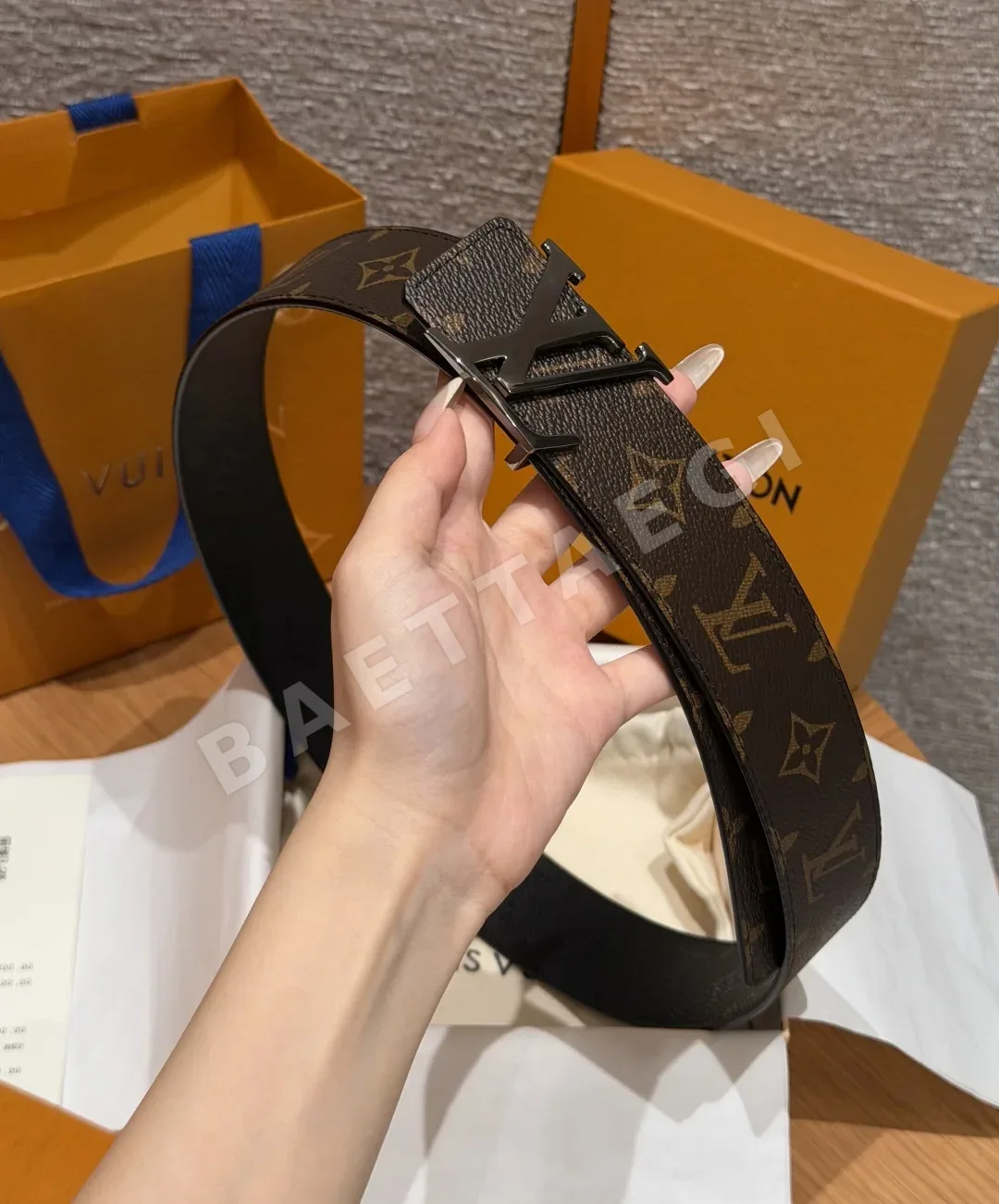 루이비통 이니셜 모노그램 미드나이트 40mm 리버시블 벨트 상세 이미지 5