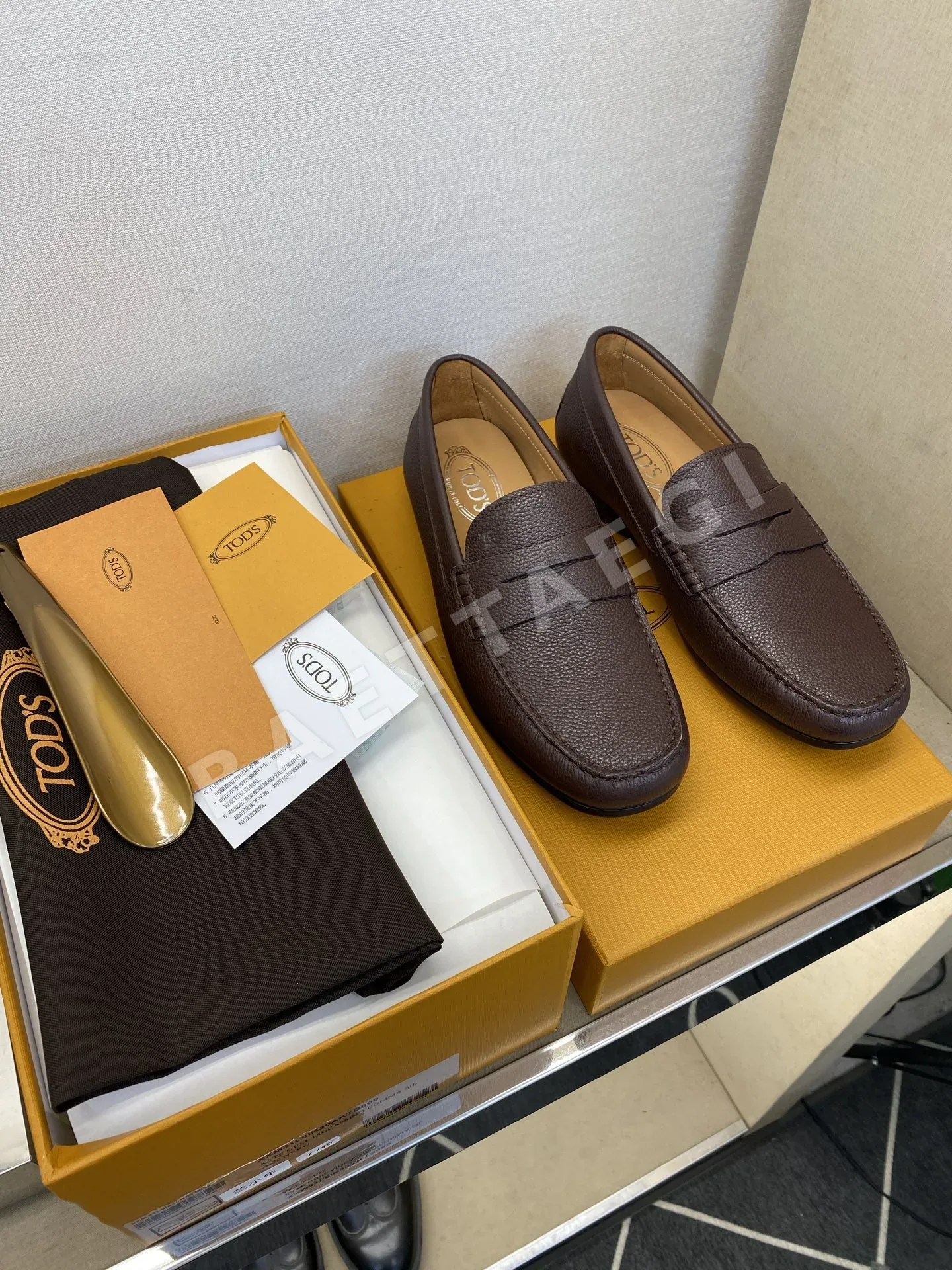 토즈 남성 클래식 카프스킨 로퍼 상세 이미지 2