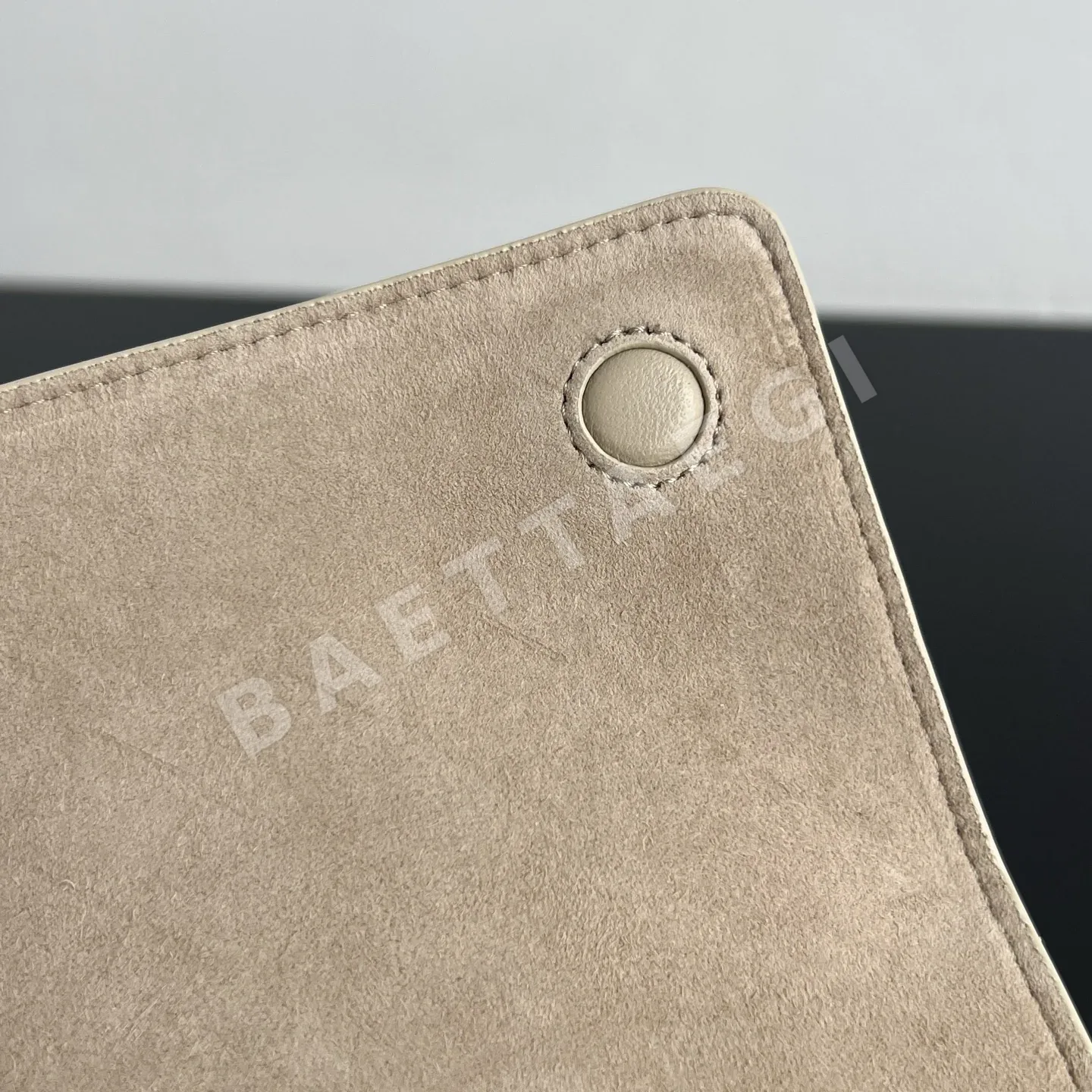 보테가베네타 램스킨 인트레차토 플랩숄더백 상세 이미지 7