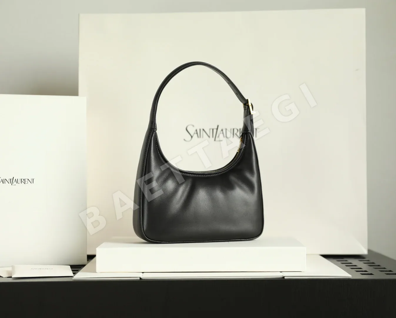 디올 르 카산드르 엠보싱 램스킨 핸드백 상세 이미지 4