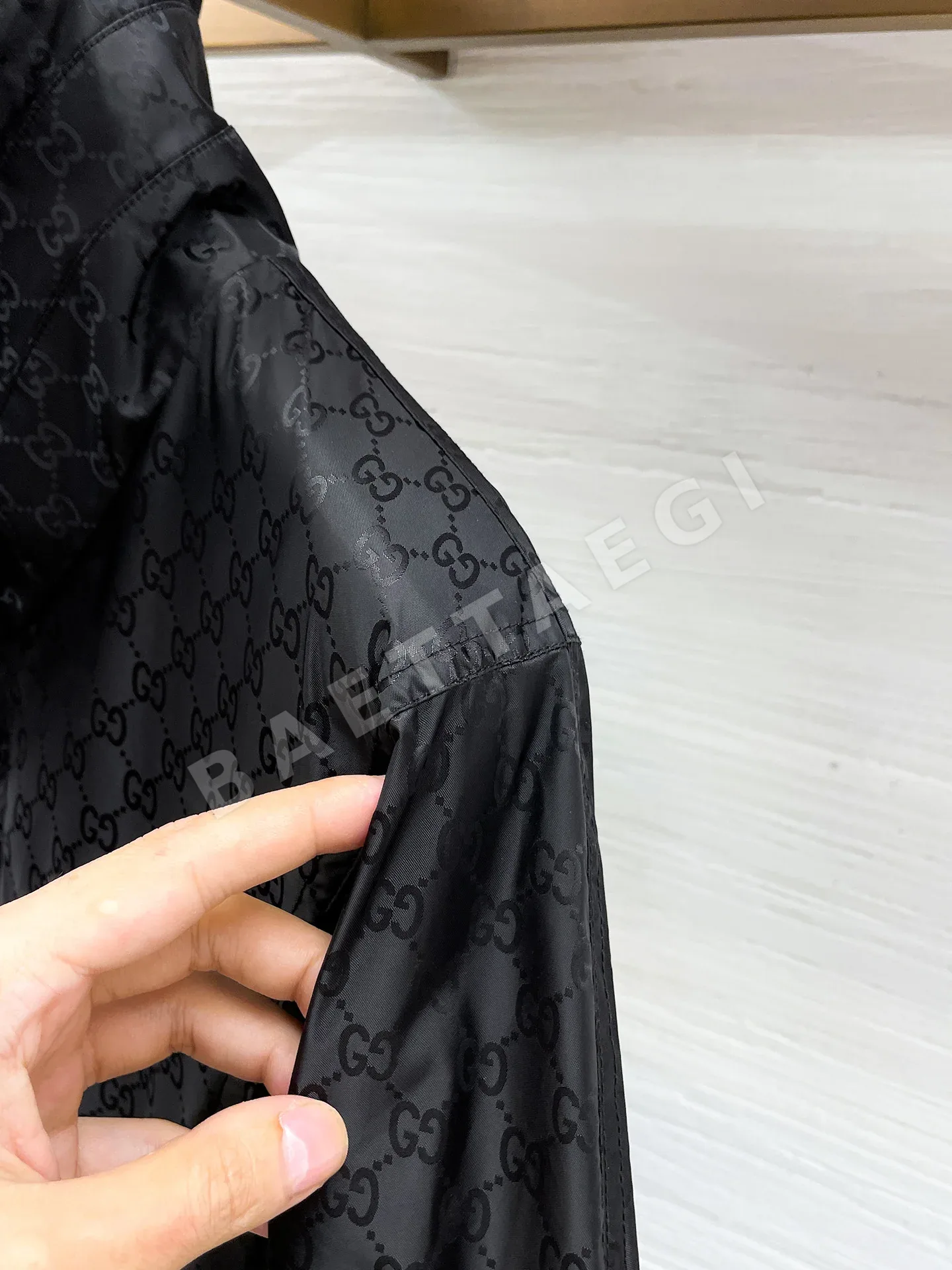 구찌 로고 올오버 패턴 프린트 지퍼업 남성 자켓 상세 이미지 6
