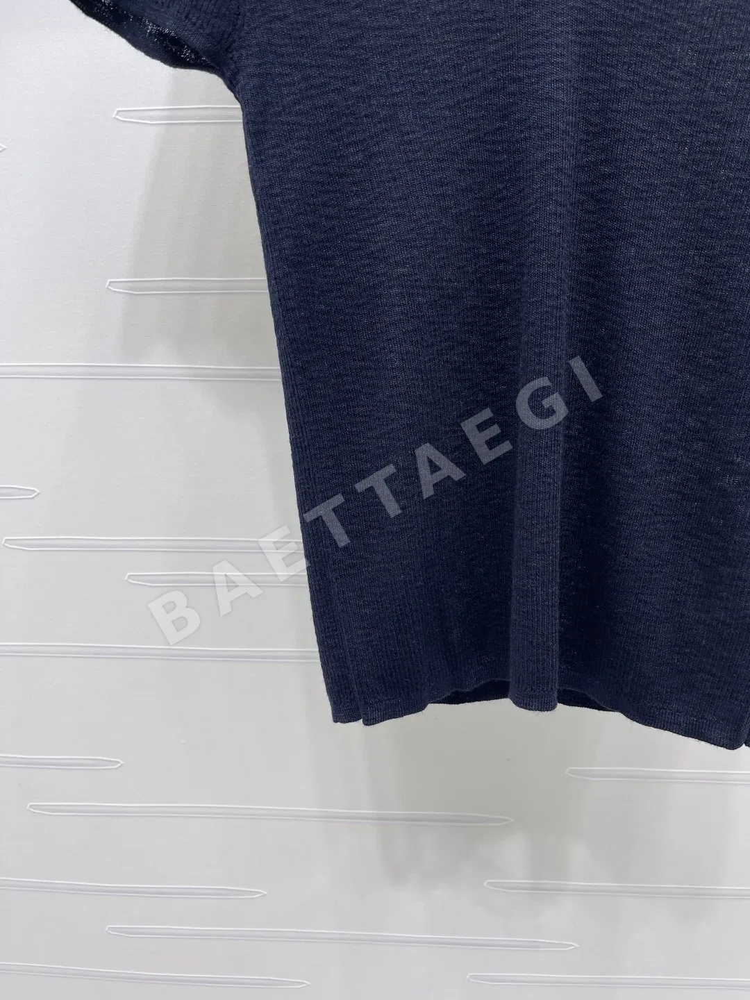 생로랑 V넥 리브 반팔 니트 탑 상세 이미지 5