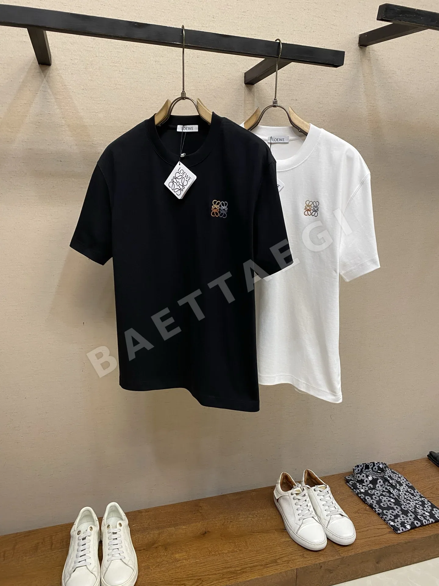 로에베 컬러 블록 자수 남성 반팔 티셔츠 상세 이미지 3