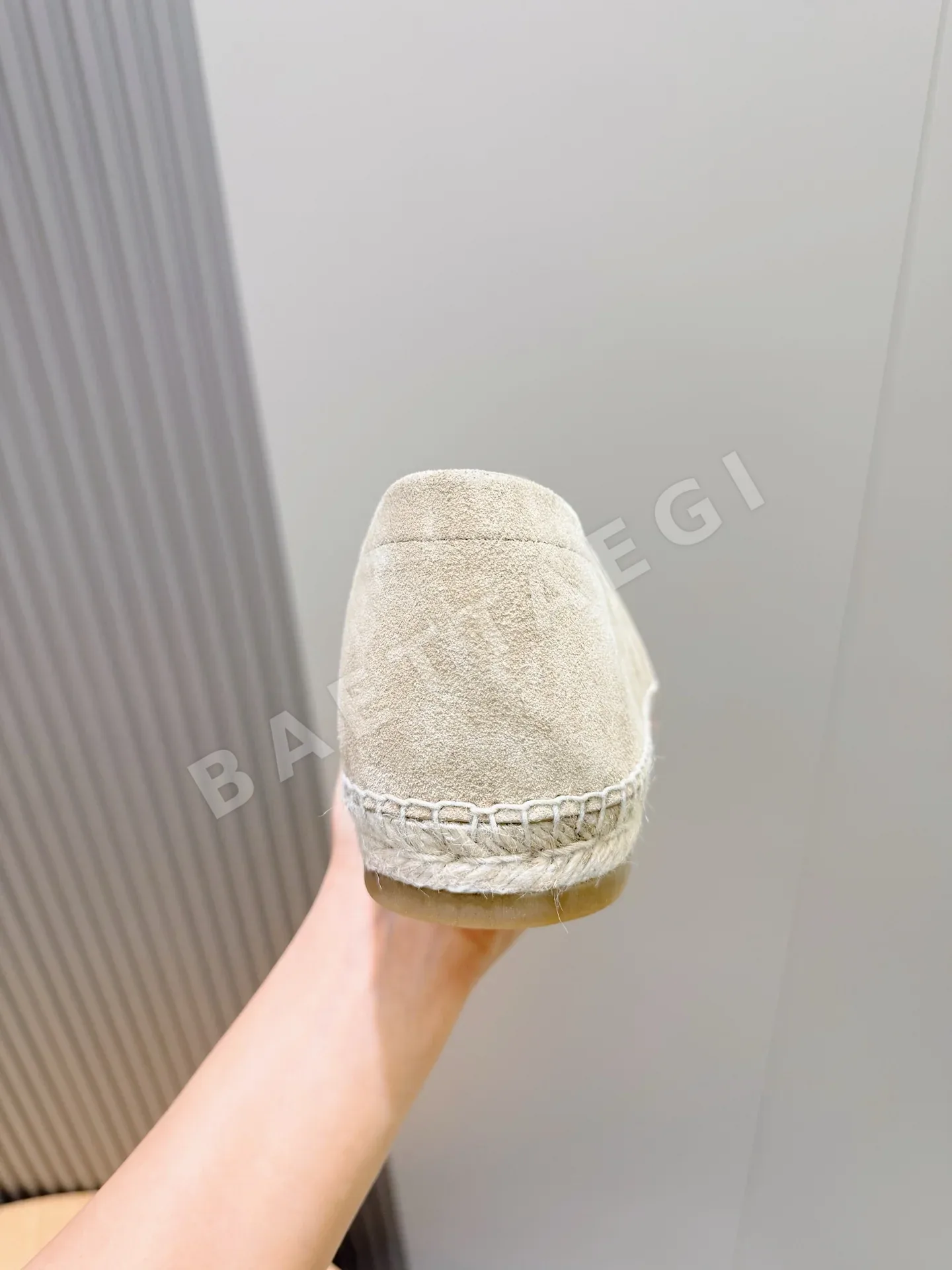 루이비통 로퍼 남성 스웨이드 미니멀 스타일 상세 이미지 6