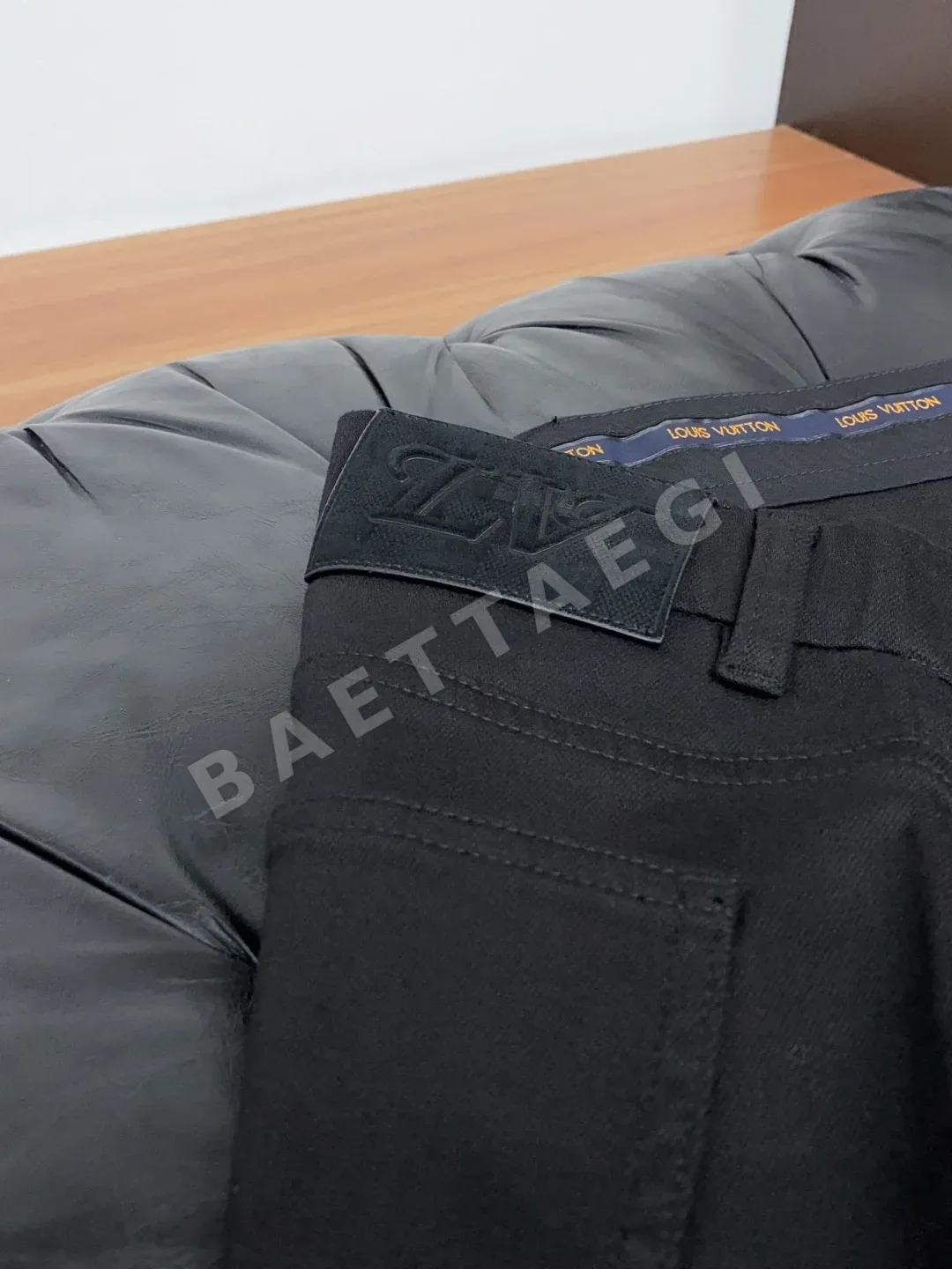루이비통 다크 블랙 스트레치 데님 남성 바지 상세 이미지 5