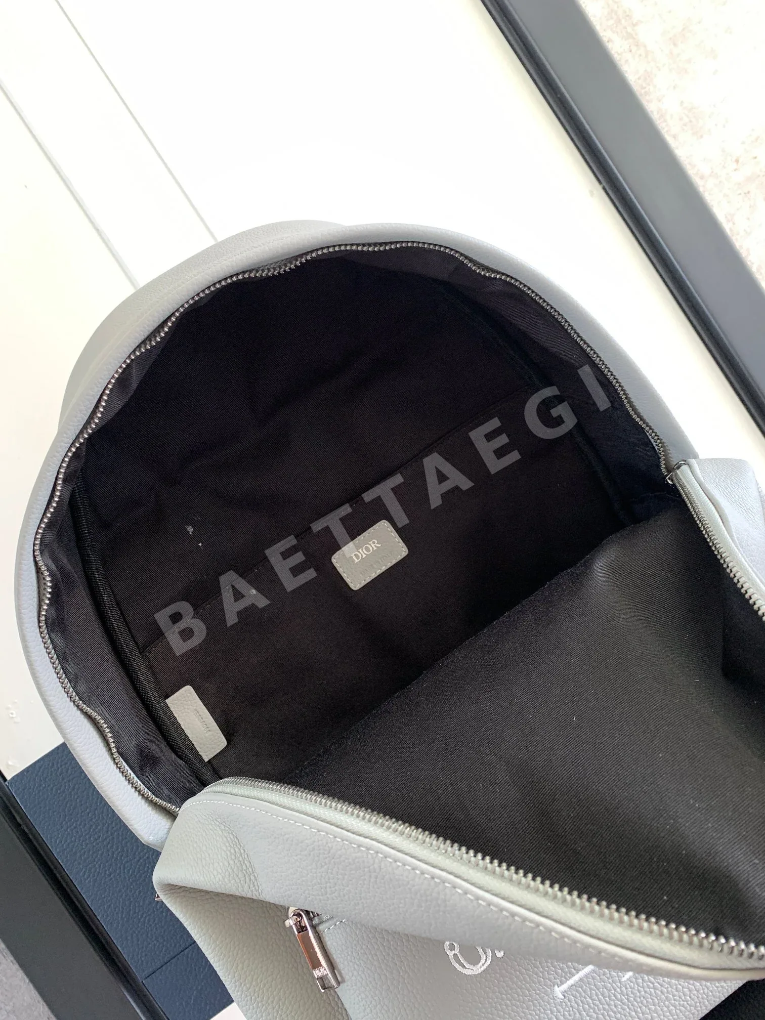 디올 그레인 카프스킨 라이더 백팩 상세 이미지 8