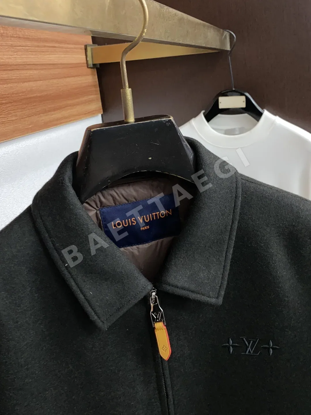 루이비통 울 다운 패딩 자켓 상세 이미지 3