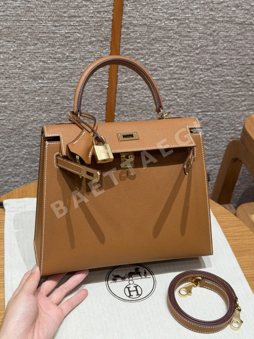 에르메스 켈리 25 골든 브라운 소가죽 가방 18235