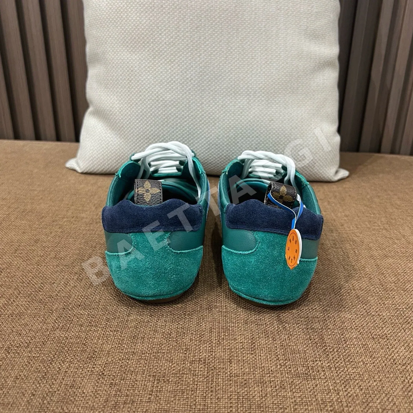 루이비통 스니커즈 램스킨 모노그램 LV 로고 상세 이미지 8