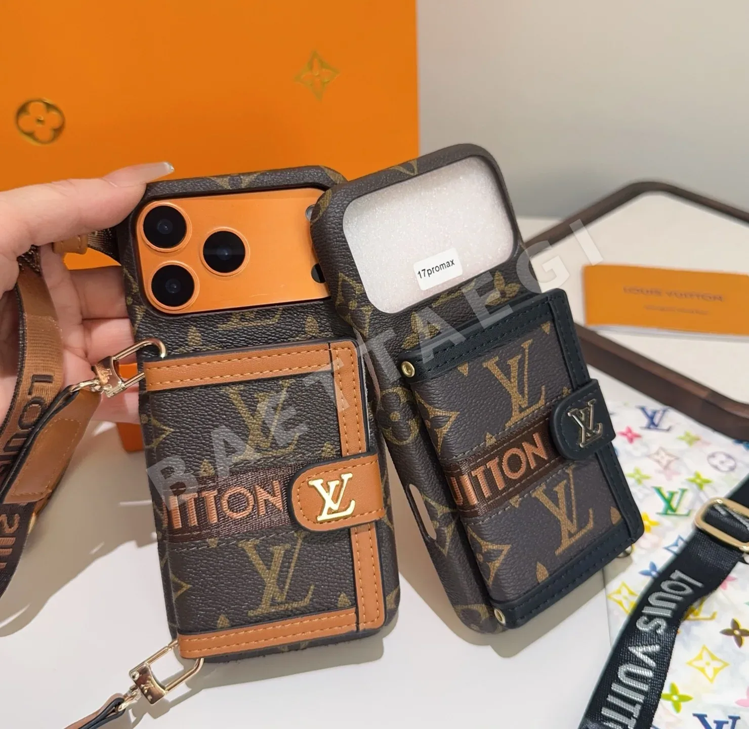 루이비통 LV 웨빙 크로스바디 카드홀더 폰케이스 상세 이미지 2