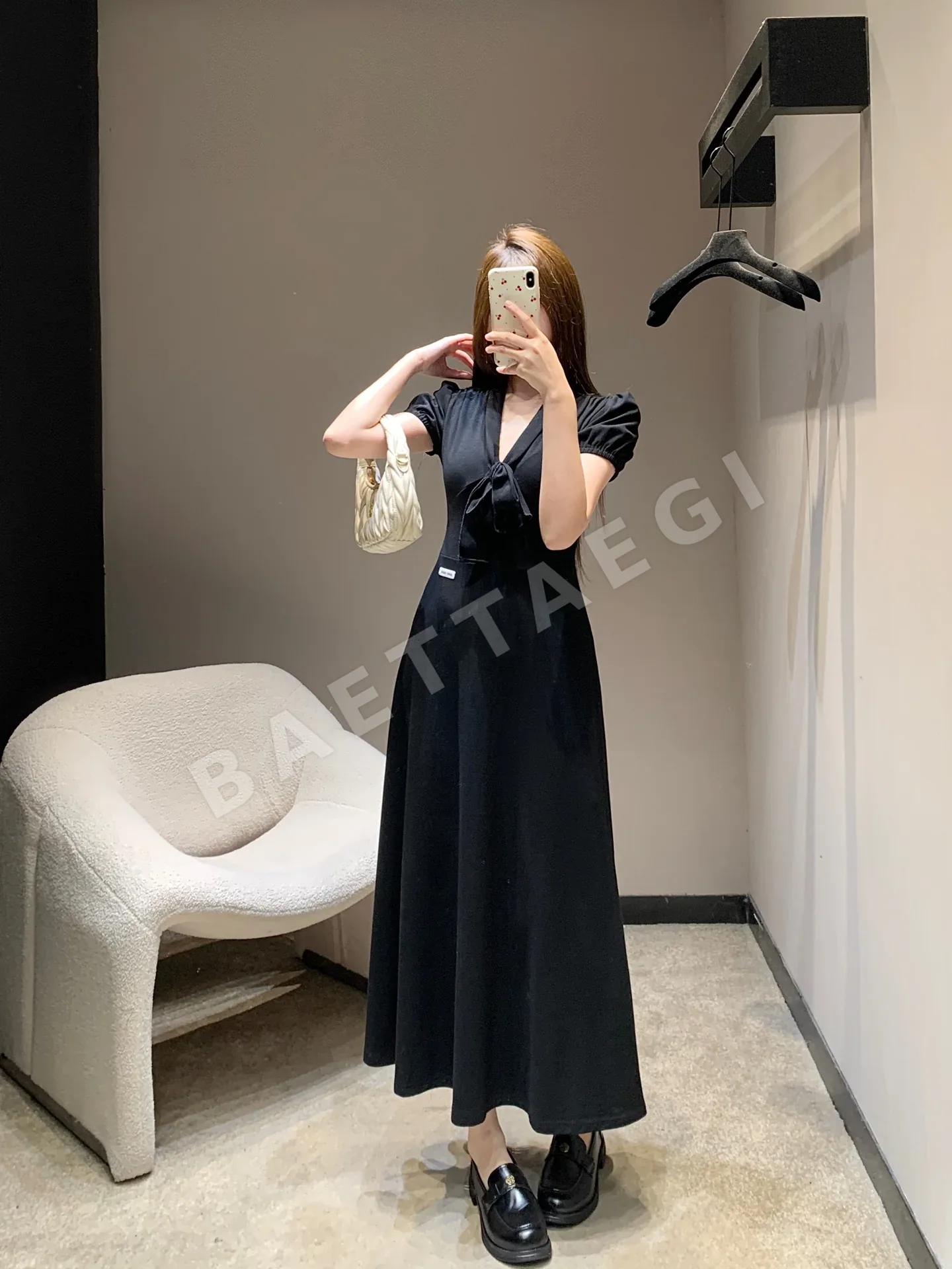 미우미우 브이넥 폴로 카라 퍼프소매 원피스 상세 이미지 3