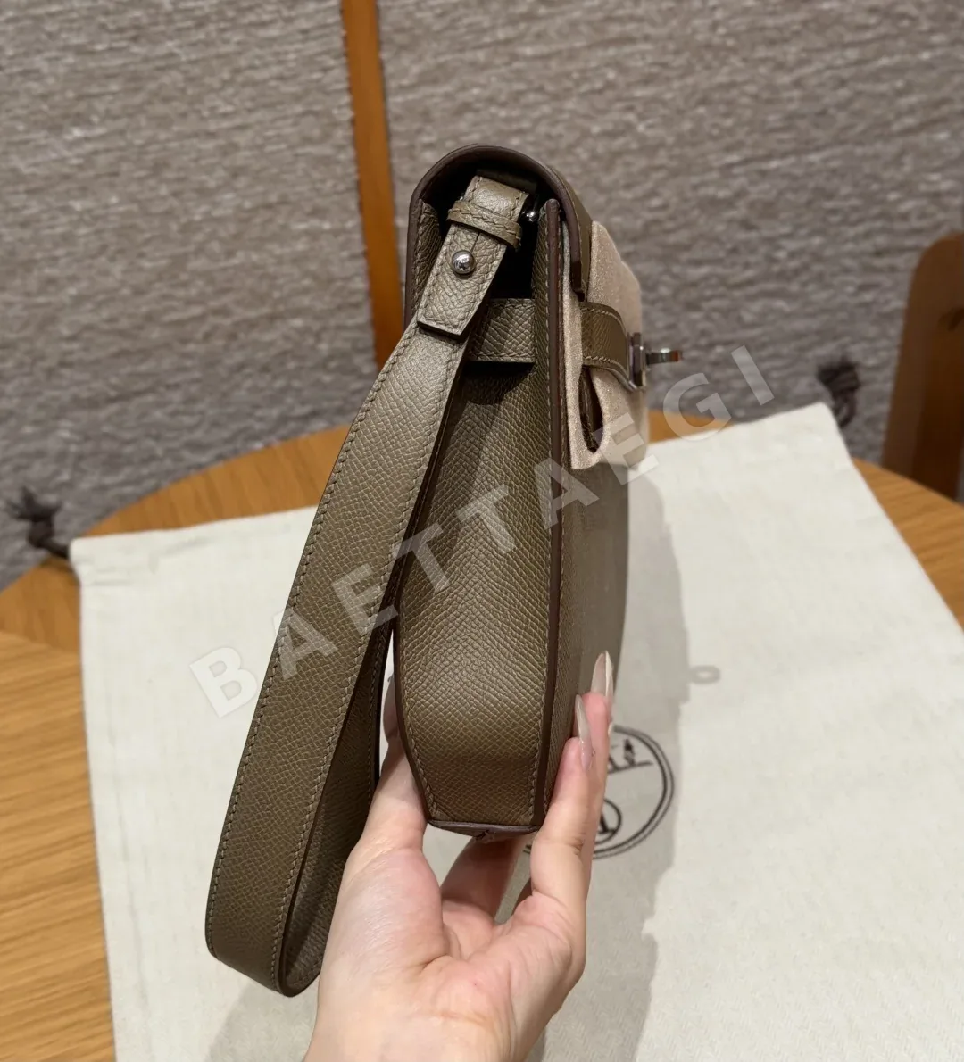 에르메스 켈리 데페쉬 가죽 지갑 상세 이미지 2