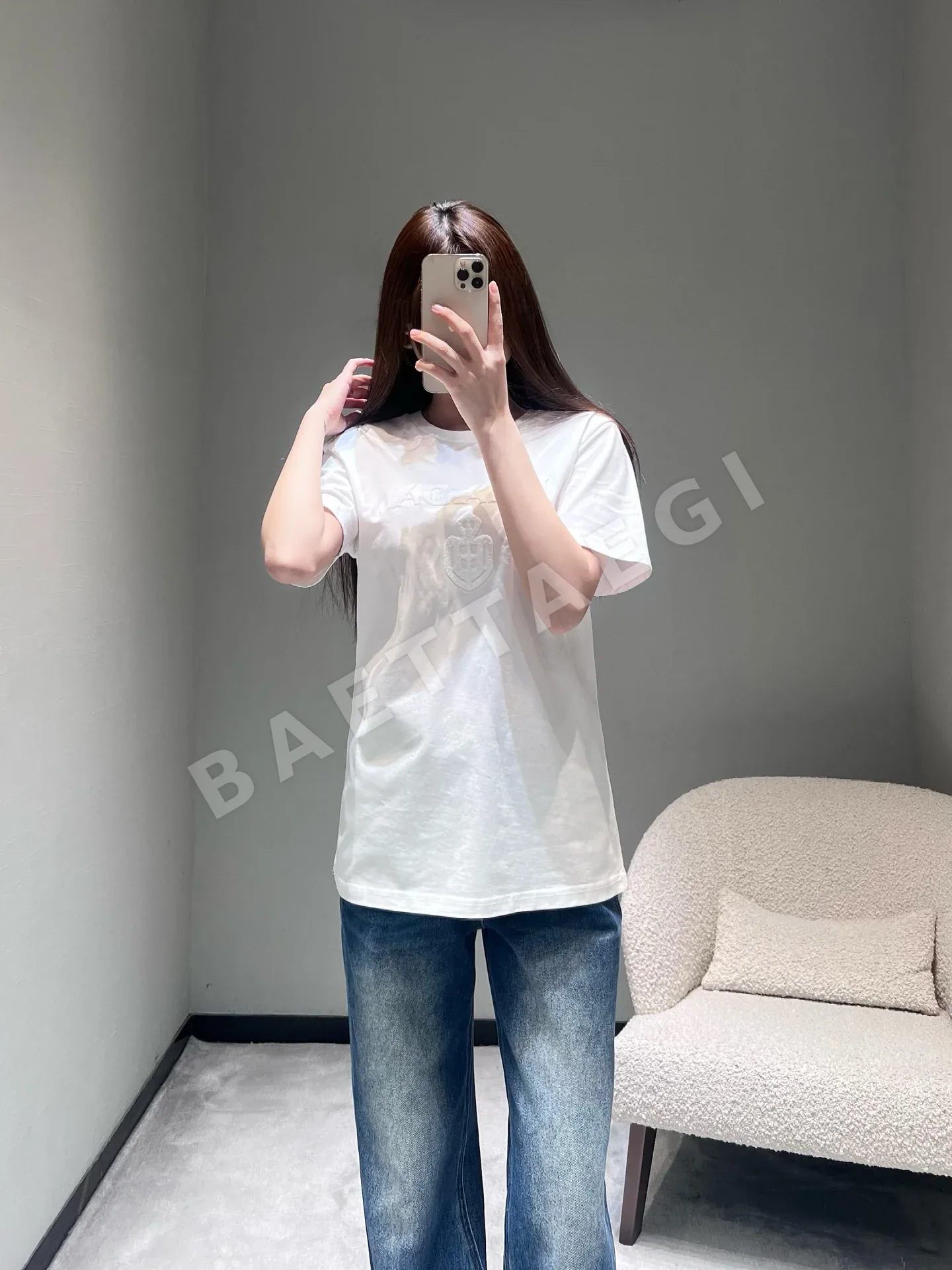 프라다 3D 엠보싱 코튼 반팔 티셔츠 상세 이미지 9