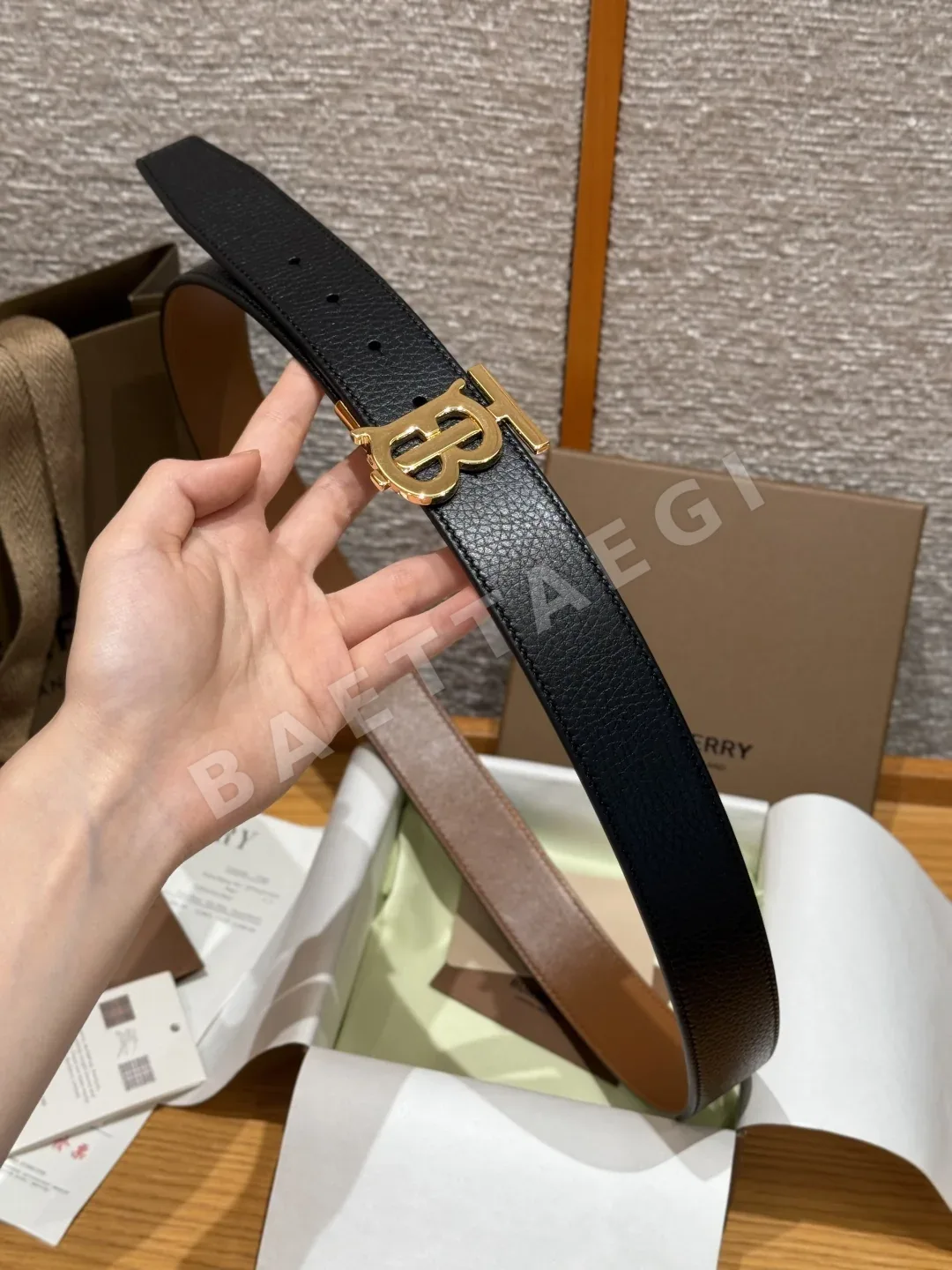 버버리 TB 시그니처 가죽 벨트 상세 이미지 3