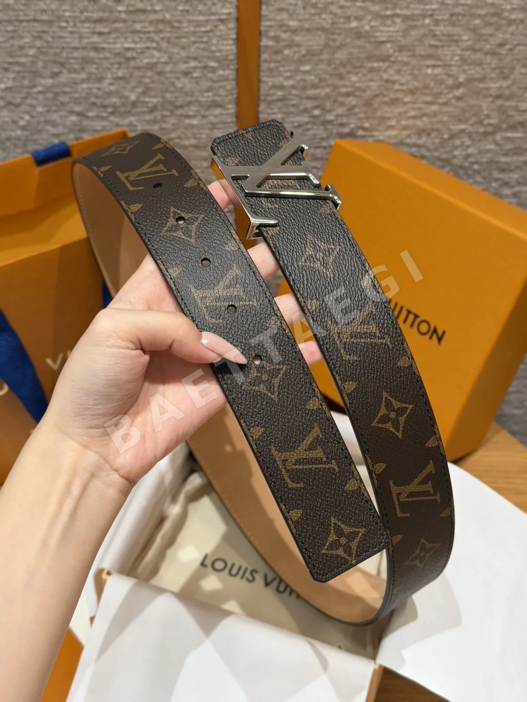루이비통 이니셜 40mm 리버시블 벨트 상세 이미지 4