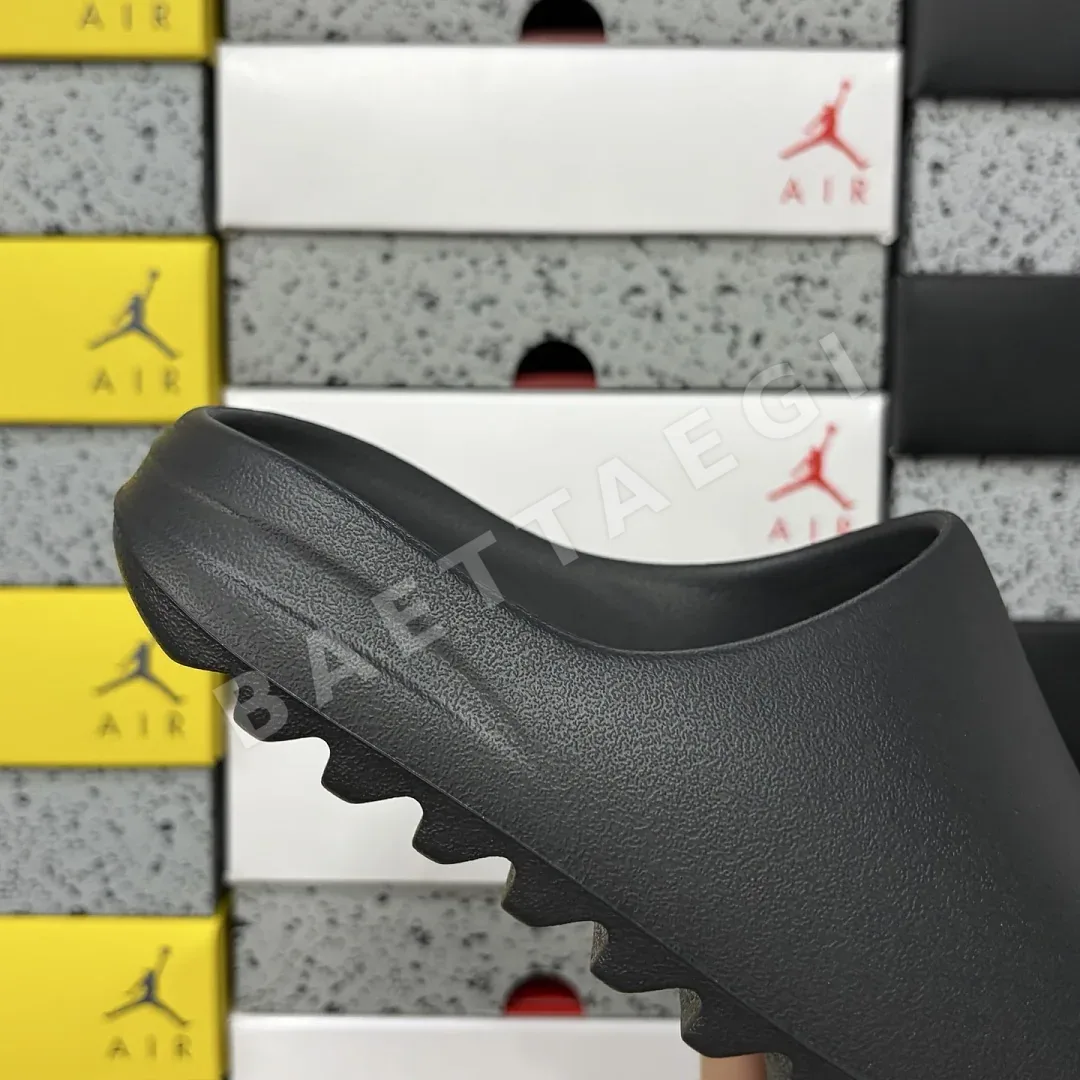 아디다스 [LW] 이지 슬라이드 HQ6448 200616 Adidas Yeezy Slide Onyx 상세 이미지 4