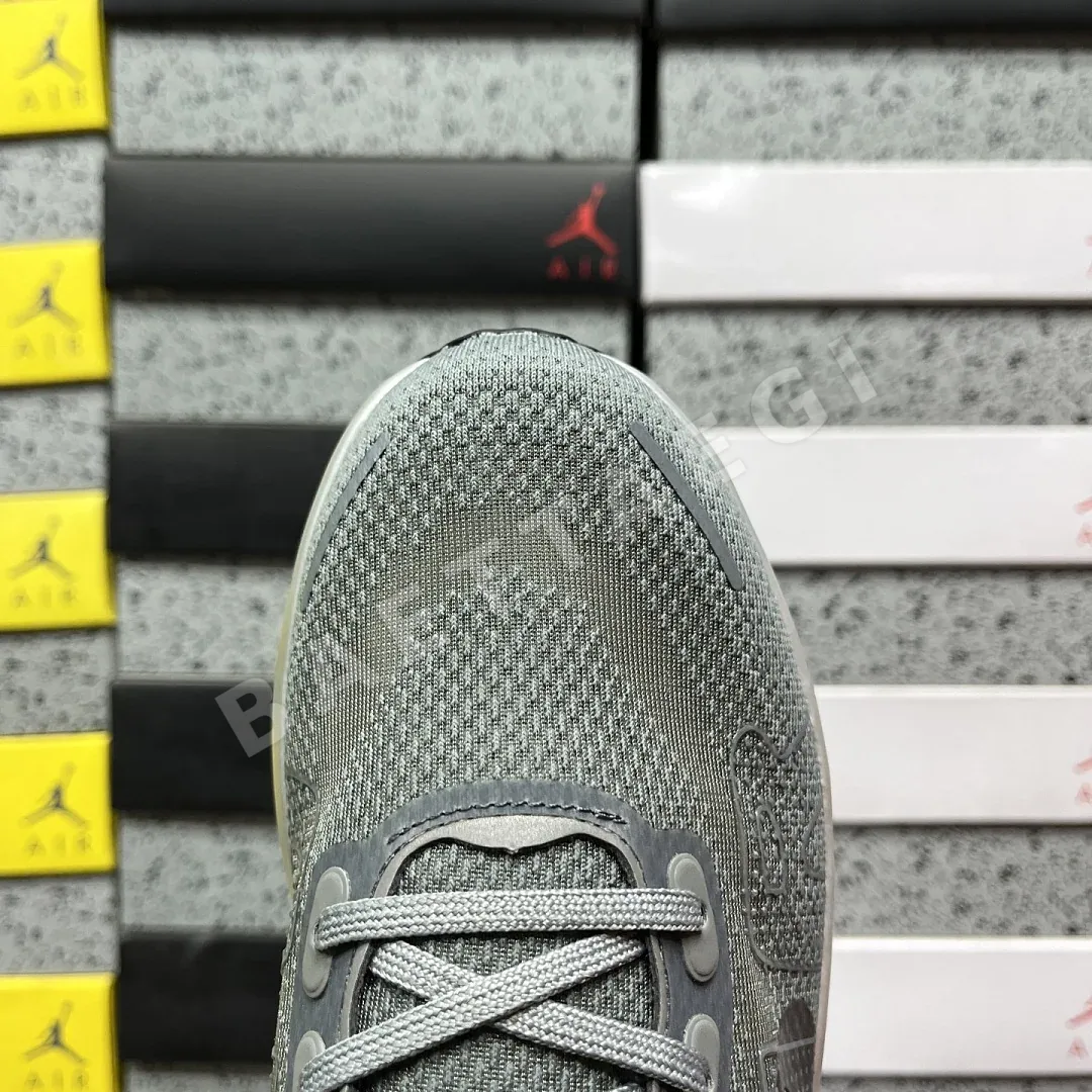 나이키 [CG] 보메로 프리미엄 IR1988-084 201988 Nike Vomero Premium Isamaya Run Forever 상세 이미지 8