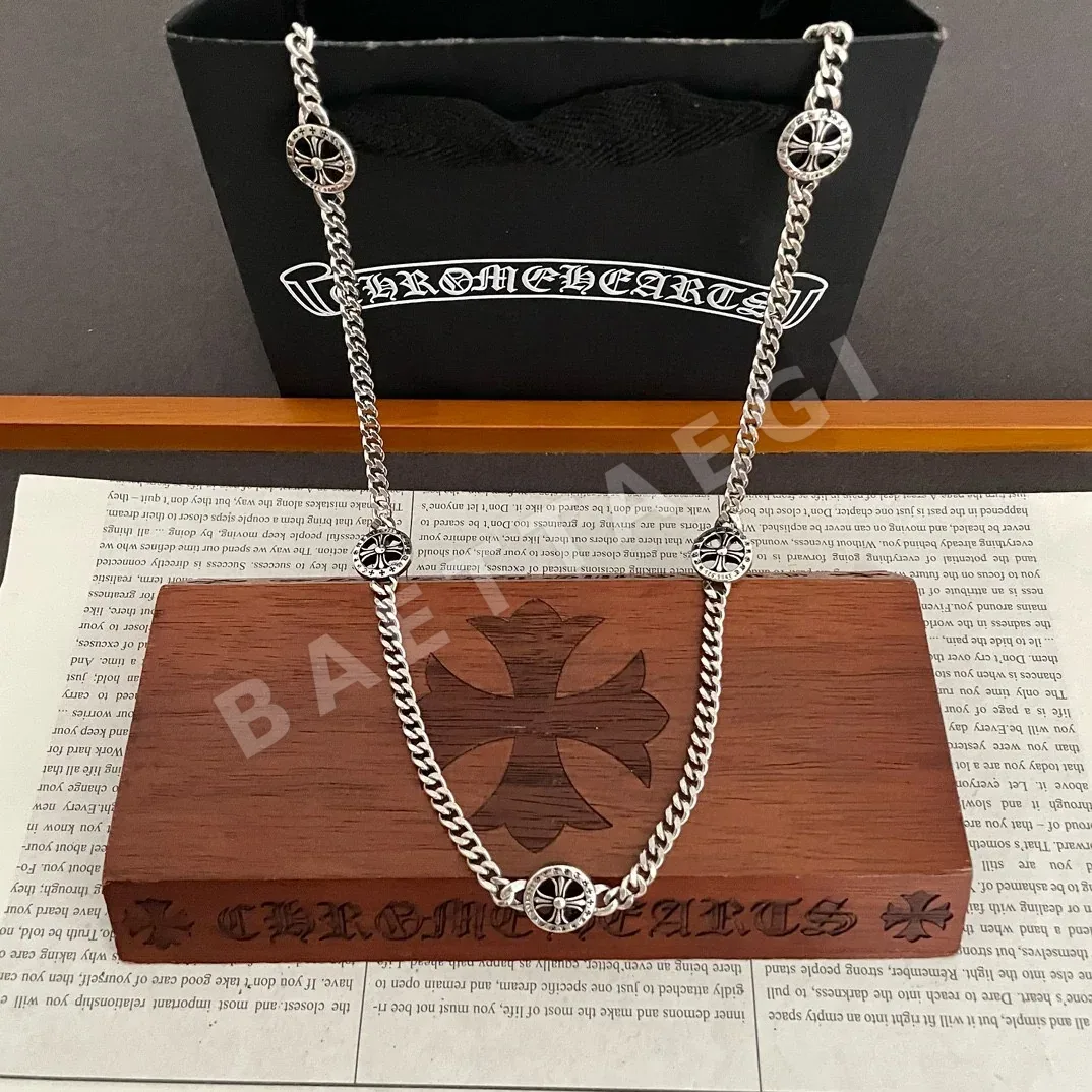 크롬하츠 클래식 레트로 라운드 크로스 목걸이 124891