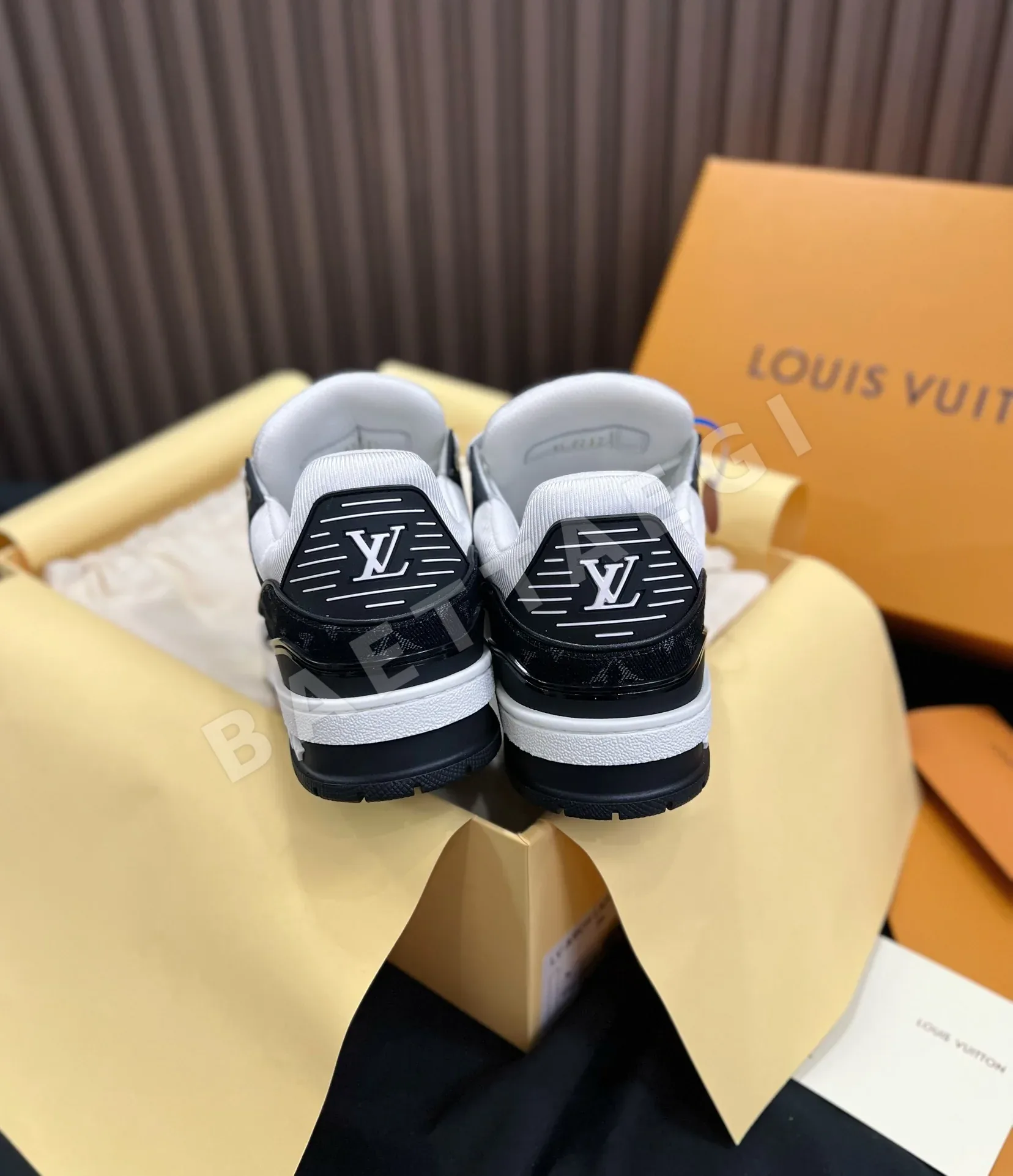루이비통 LV 트레이너 스니커즈 가죽 상세 이미지 8