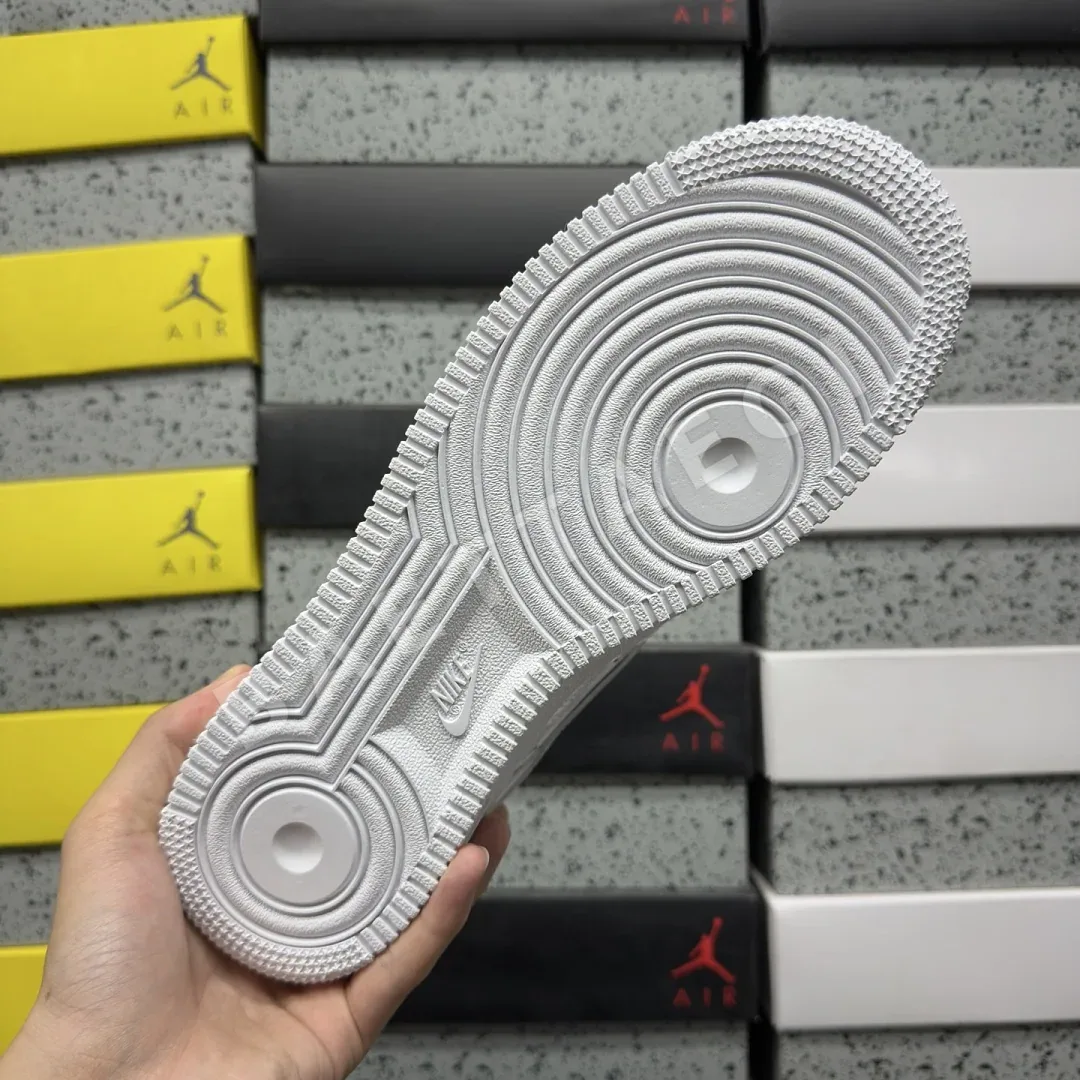 나이키 [MAX] 에어 포스 1 로우 IV2857-100 201752 Nike Air Force 1 Low '07 Premium White 상세 이미지 4