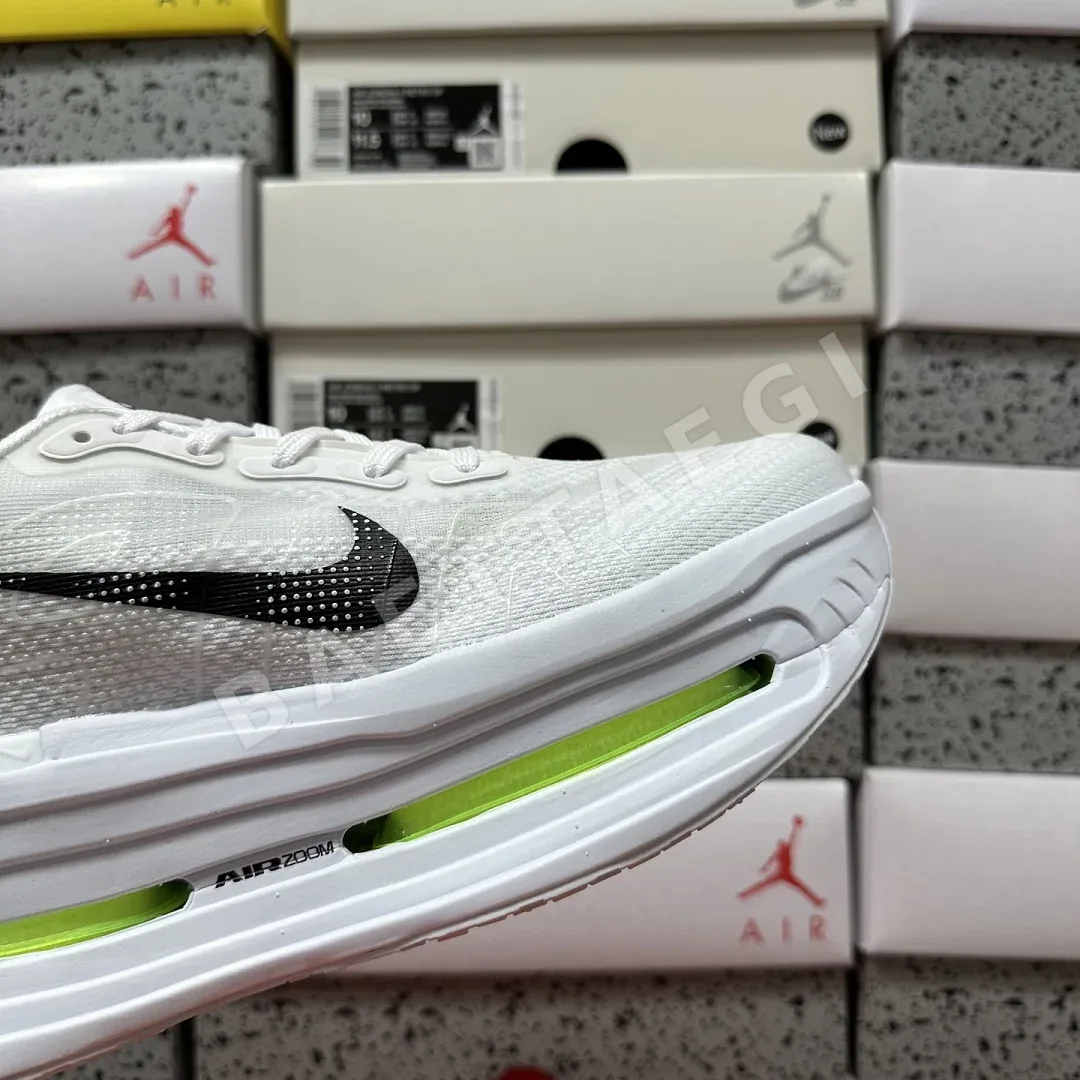나이키 [5A] 보메로 프리미엄 화이트 블랙 HQ2050-300 201643 Nike Vomero Premium 상세 이미지 6