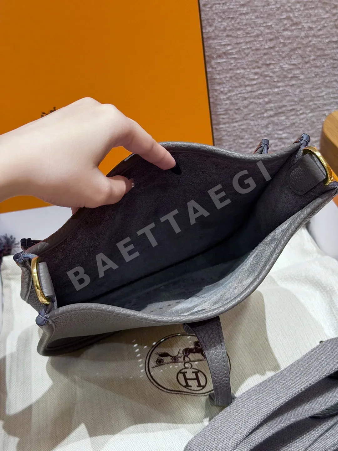 에르메스 에블린 23 크레망스 가죽 핸드백 상세 이미지 8