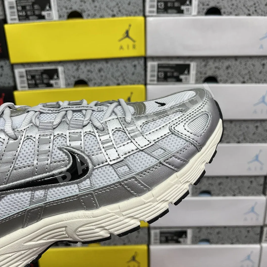 나이키 [CS] P 6000 CD6404-105 201531 Nike P-6000 White Metallic Silver Flat Black 상세 이미지 4