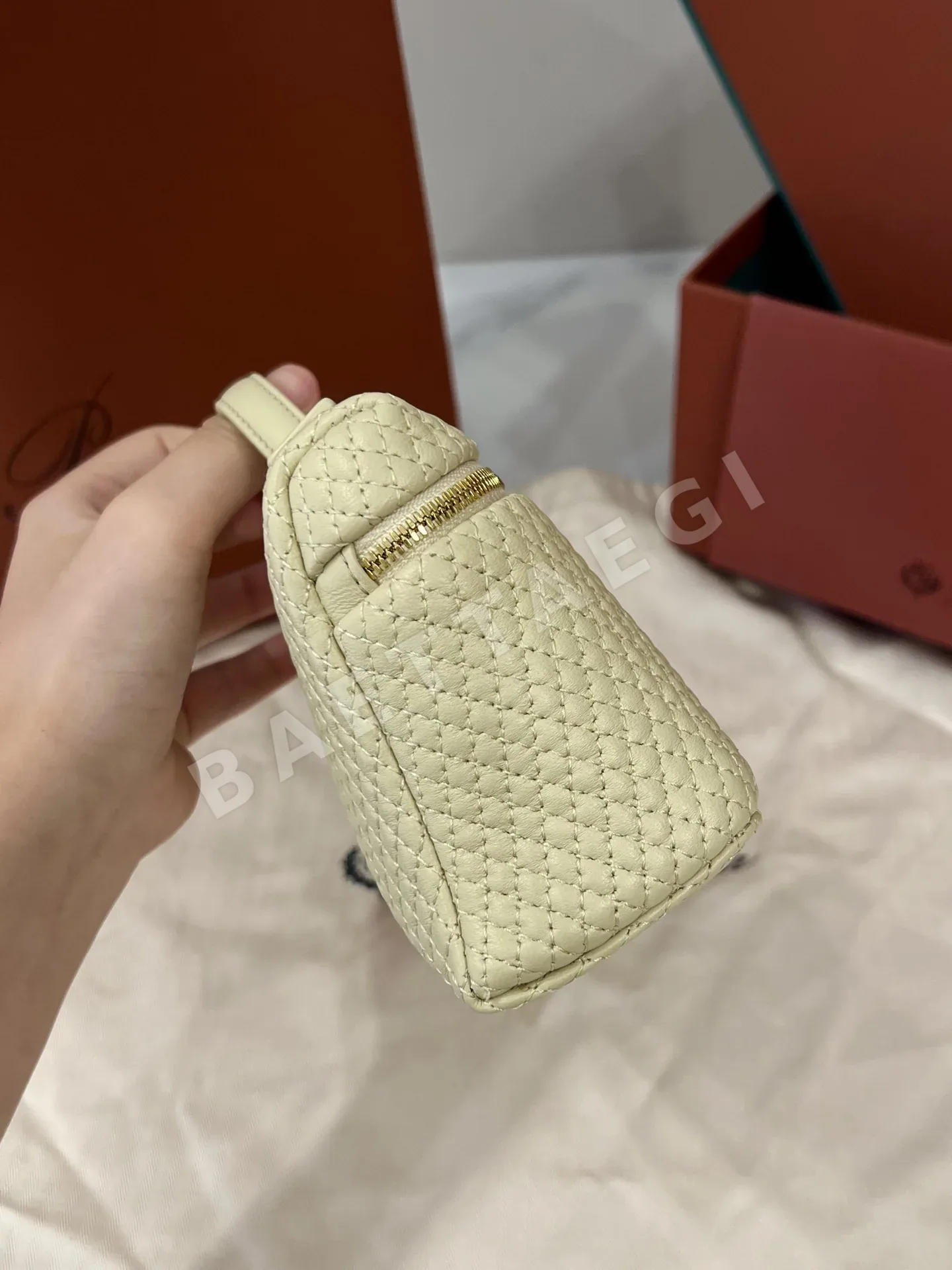 로로피아나 램스킨 다이아몬드 패턴 미니 숄더백 상세 이미지 3